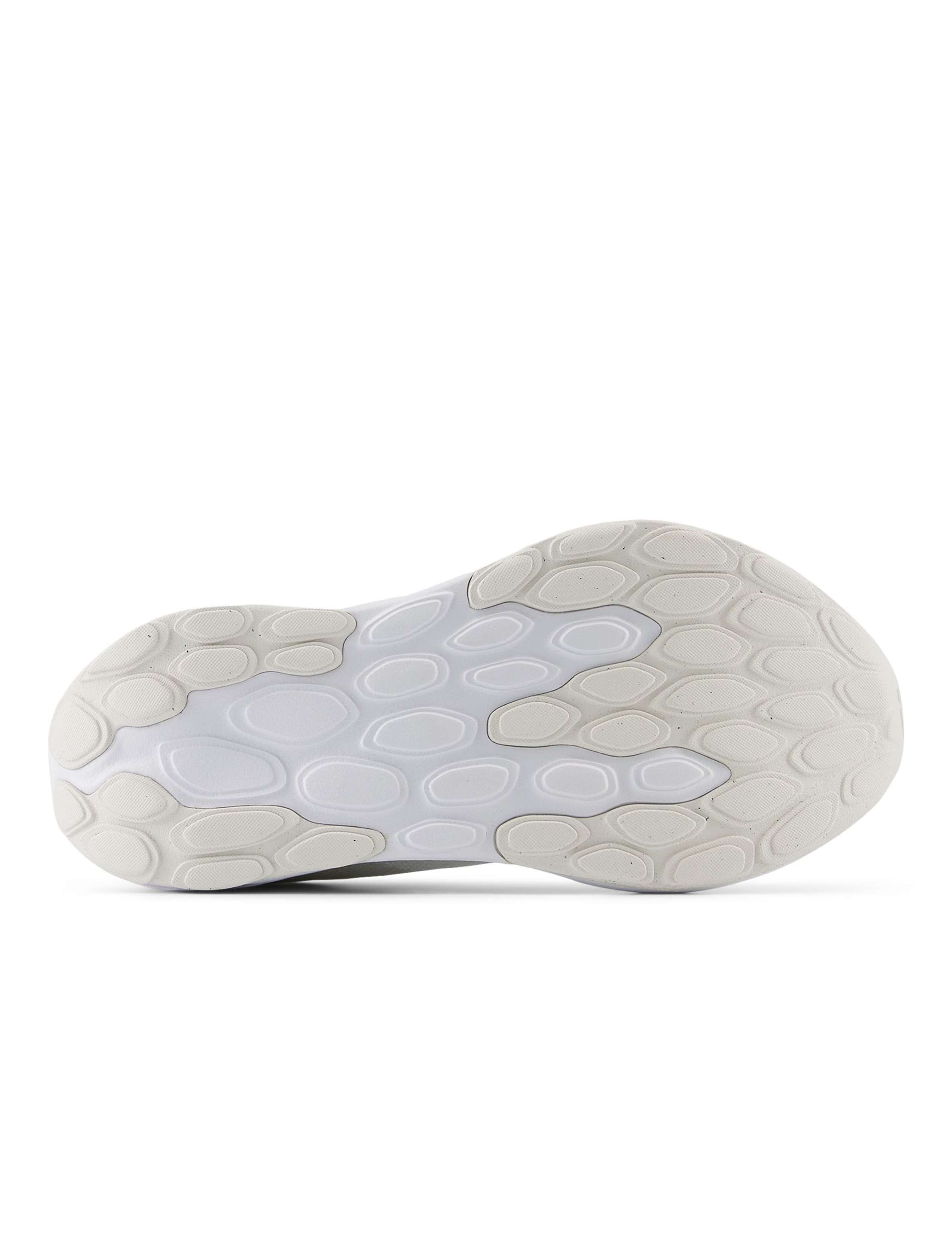520v9 Running Trainers 6 of 6