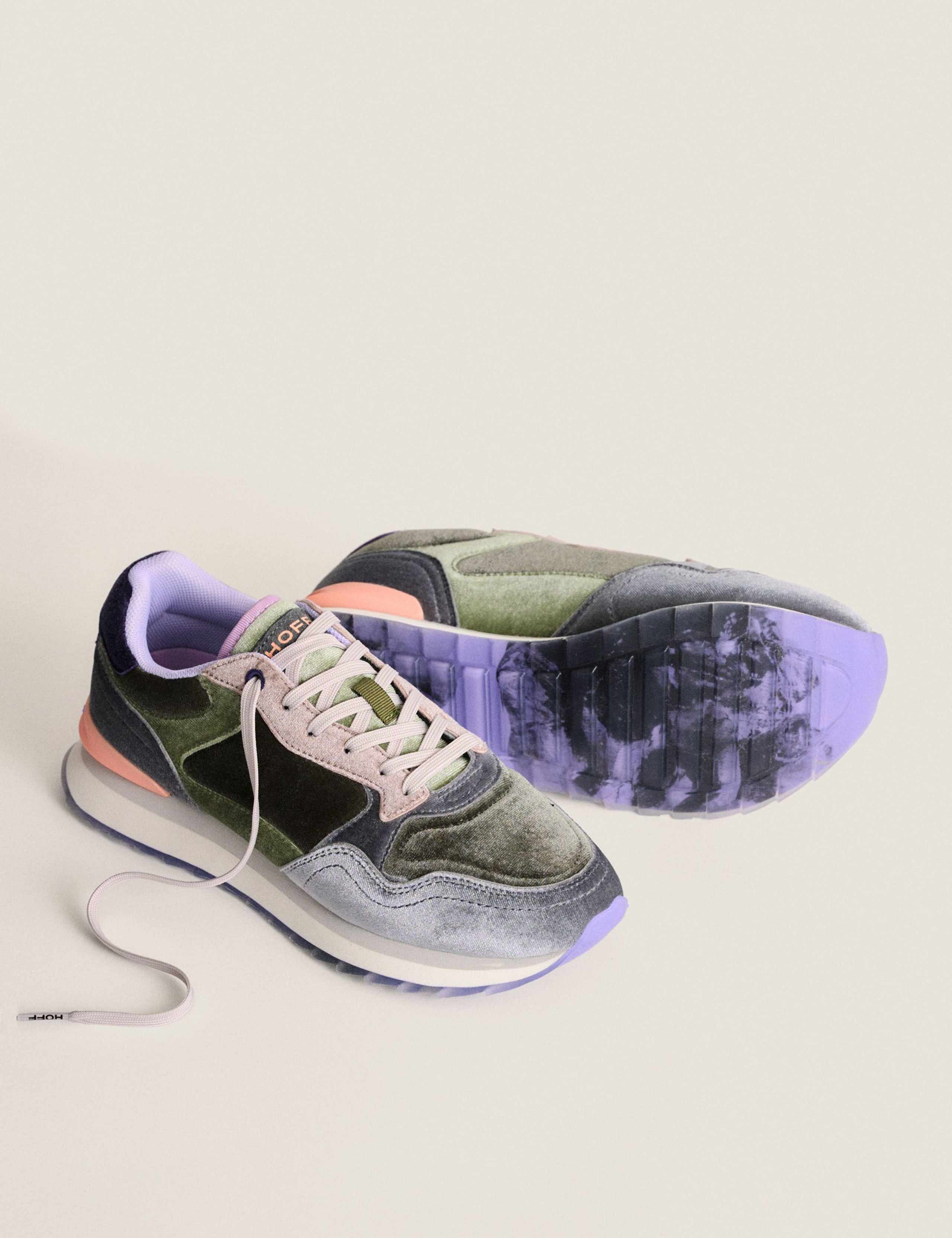 City Trainers 2 of 4