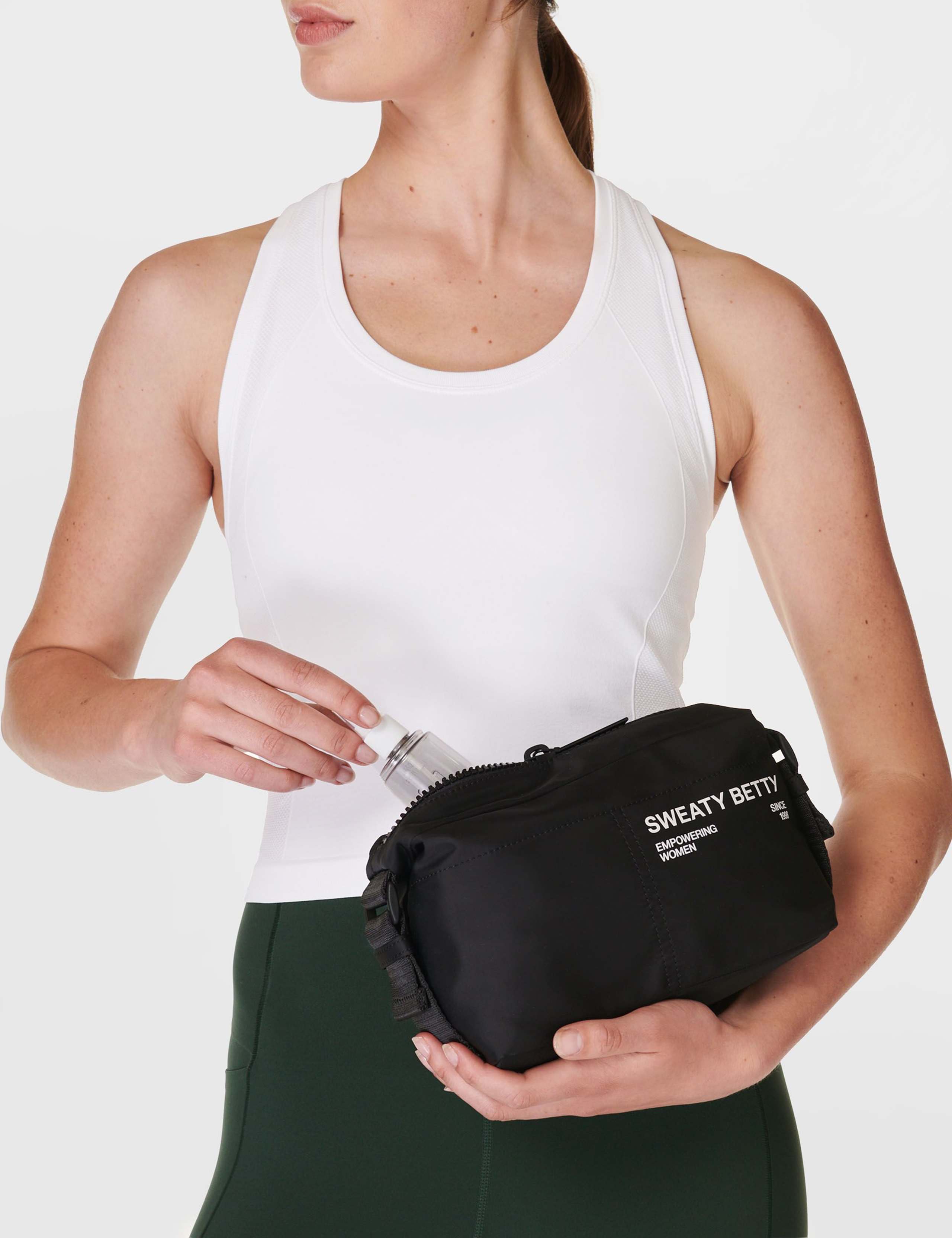 Strive Water Resistant Wash Bag 2 of 7