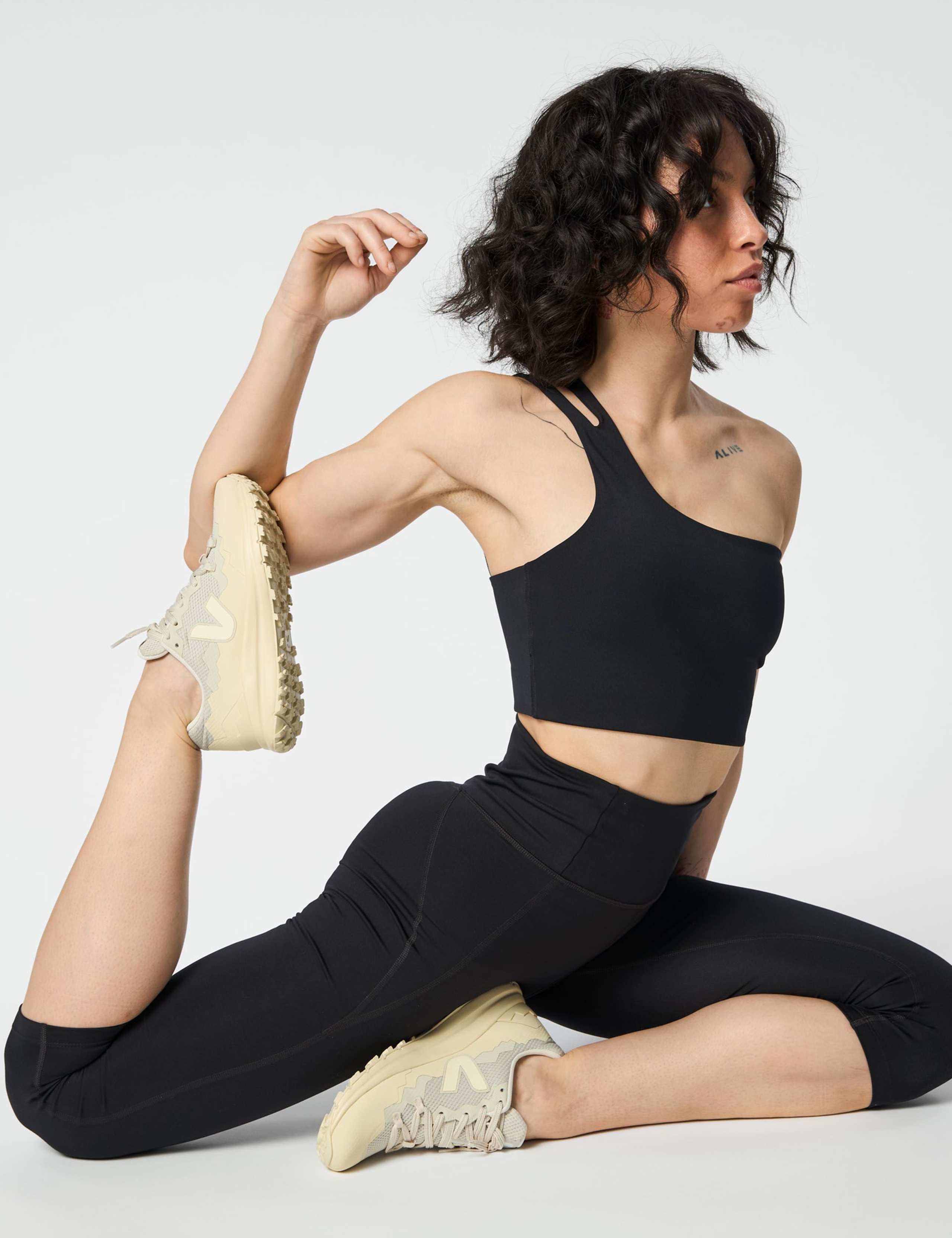 Uma One Shoulder Non Wired Sports Bra (S-XL) 5 of 10