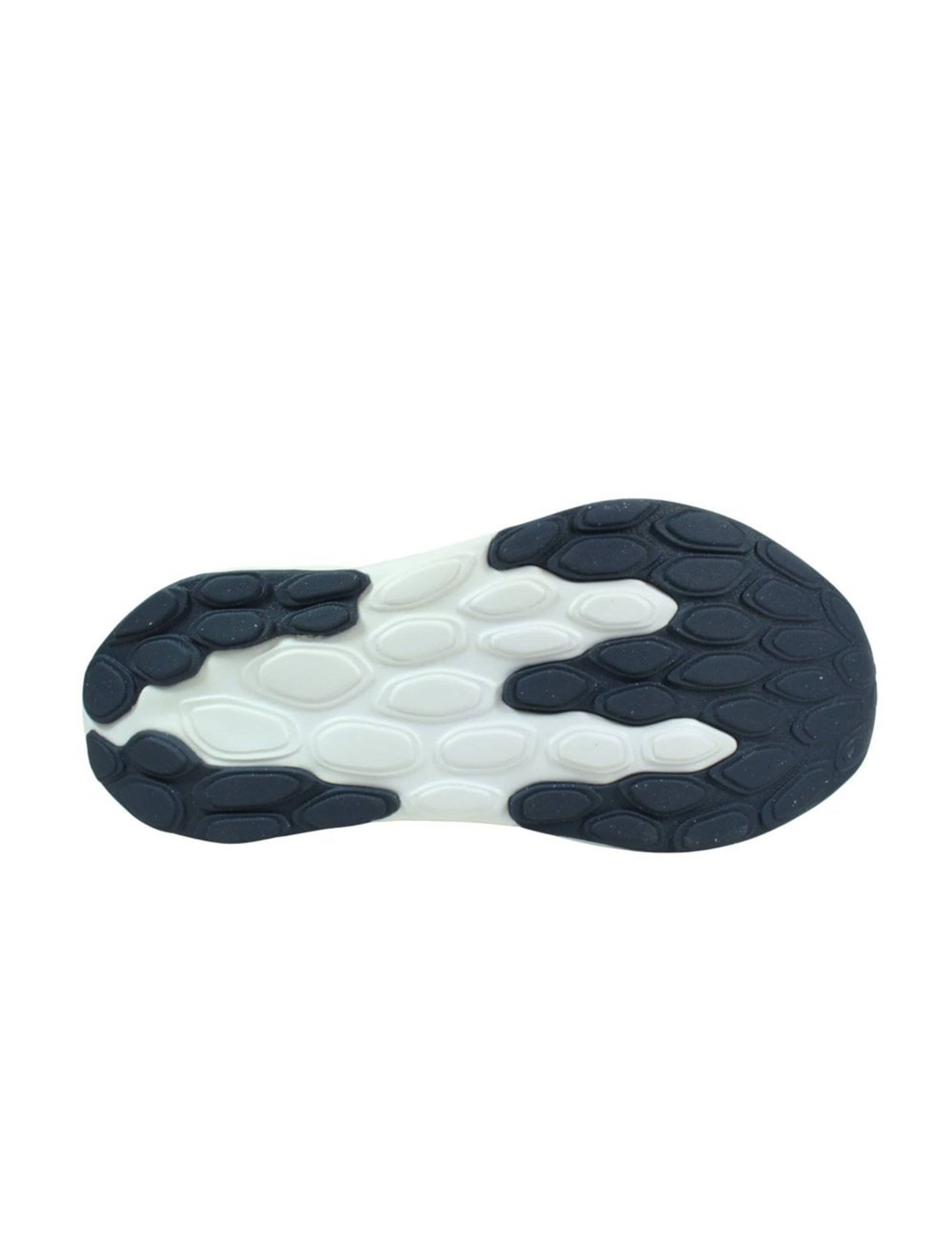 Fresh Foam 520v9 Running Trainers 3 of 5