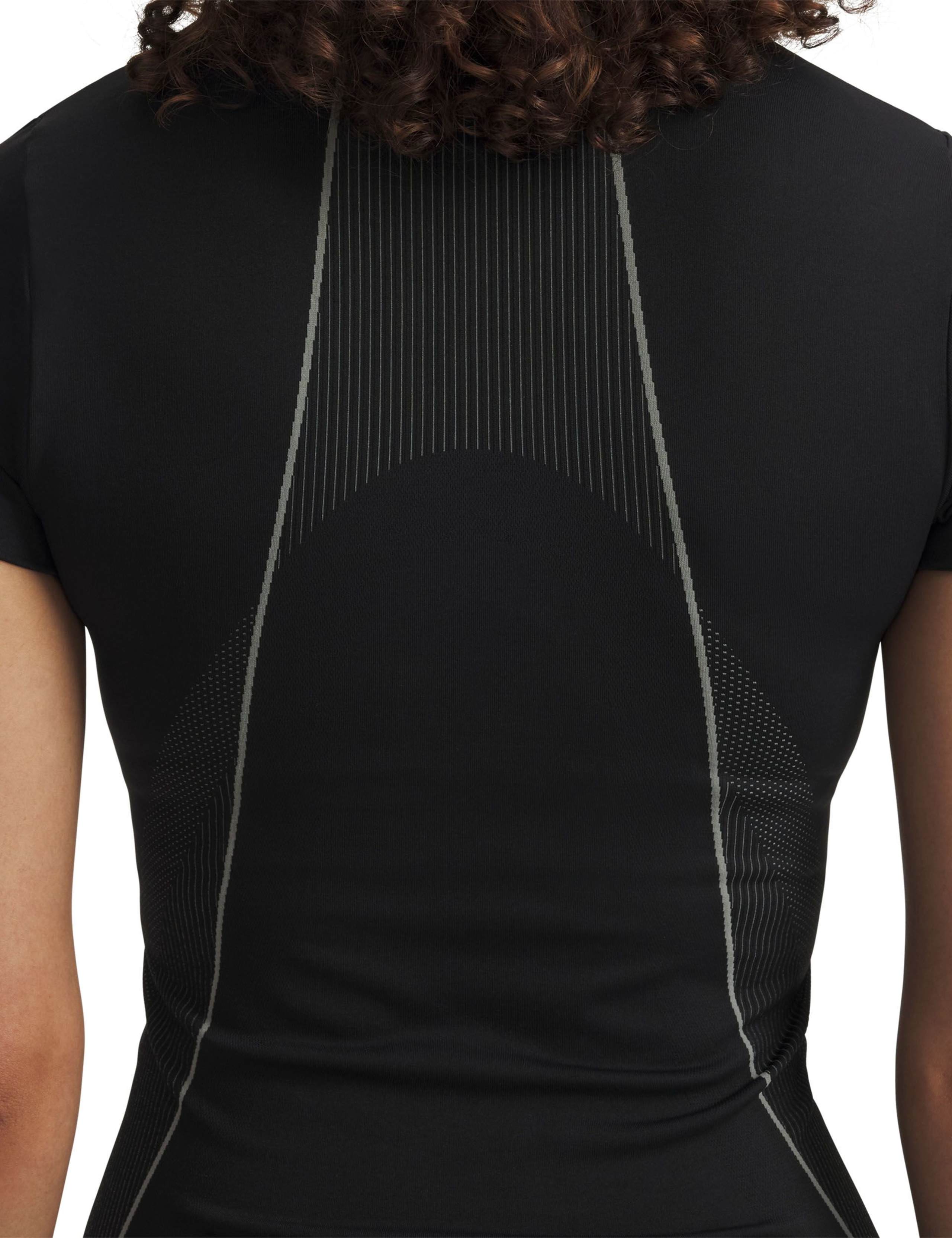 Vanish Seamless Short Sleeve Gym Top 3 of 3