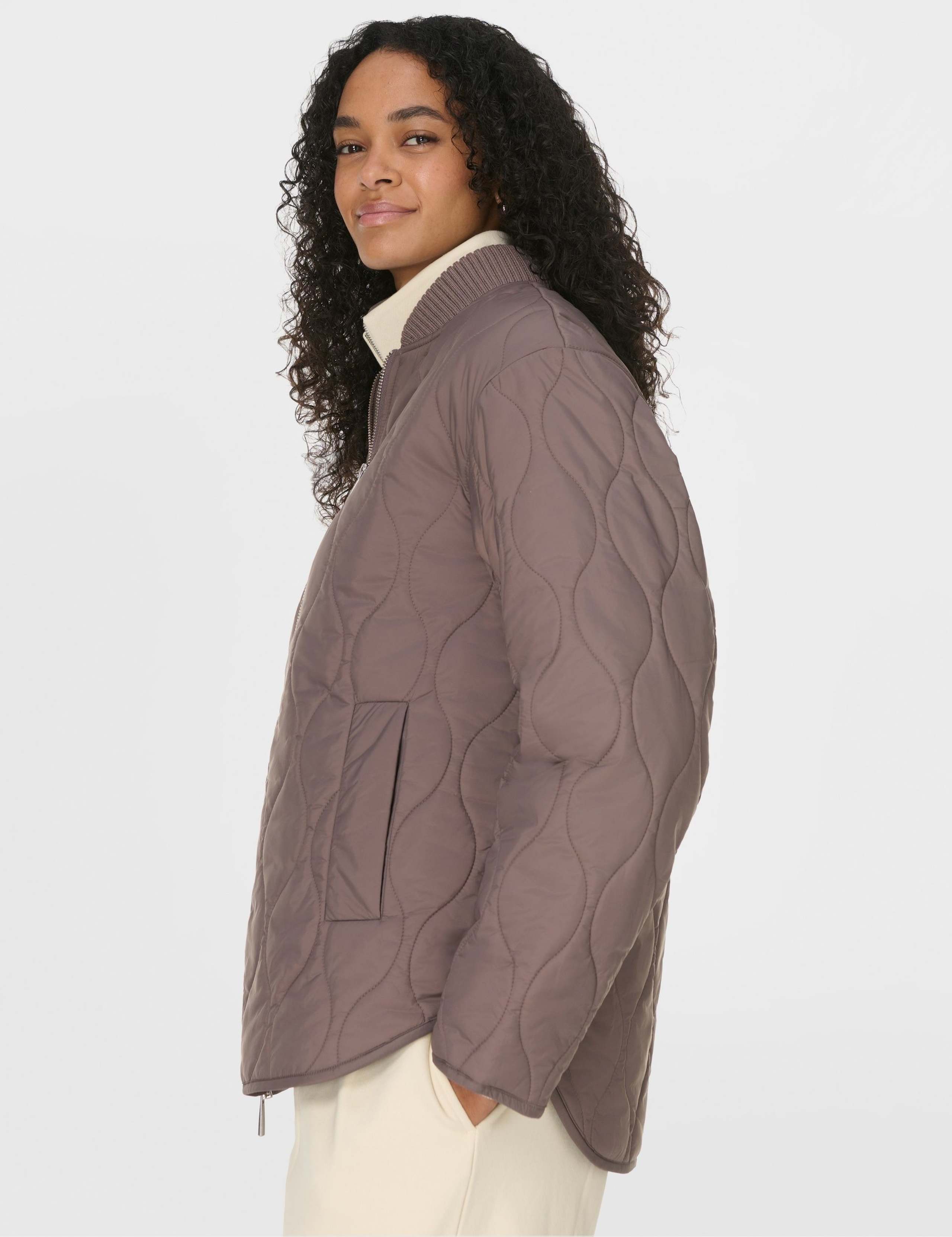 On The Move Lightweight Quilted Jacket 6 of 8