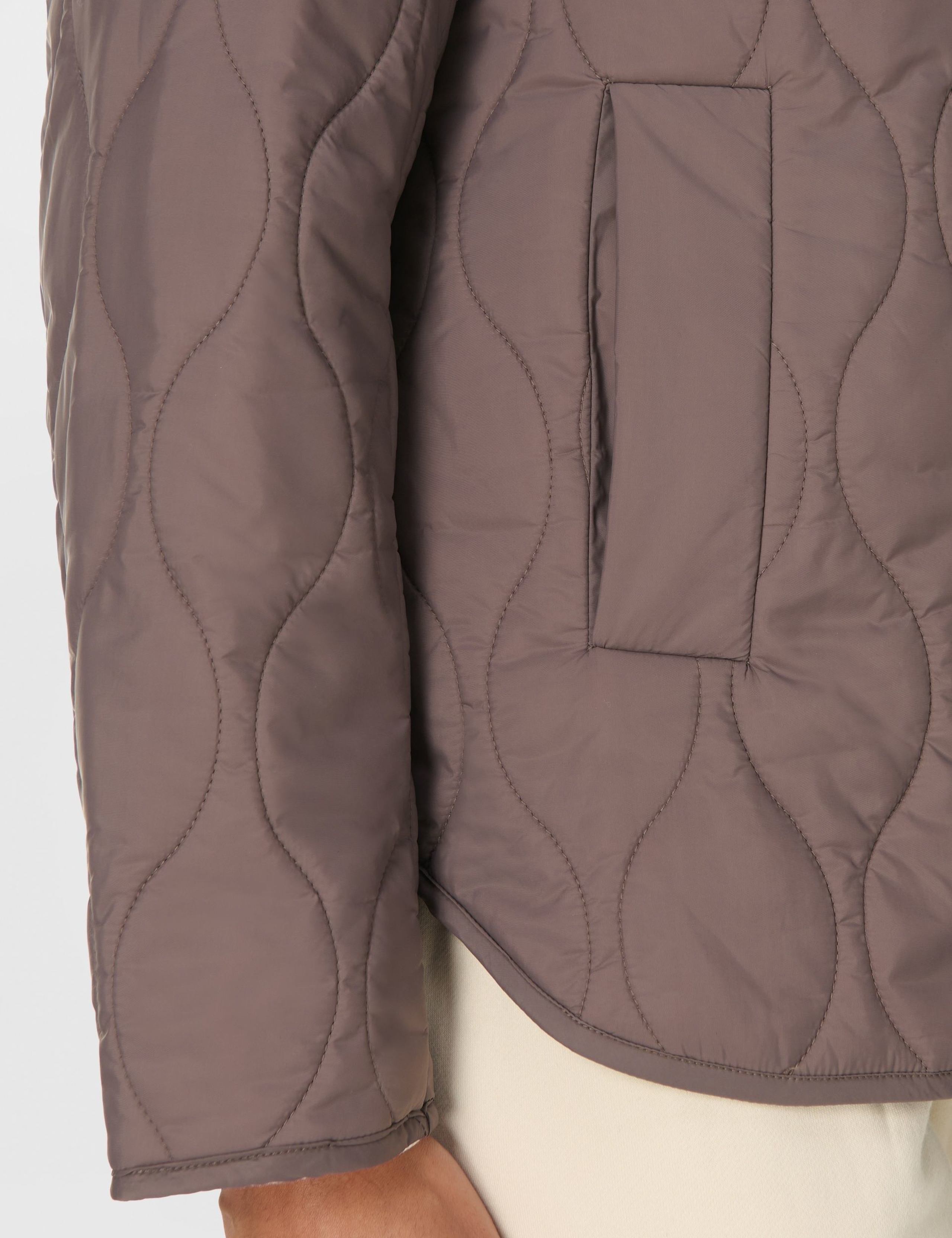 On The Move Lightweight Quilted Jacket 8 of 8