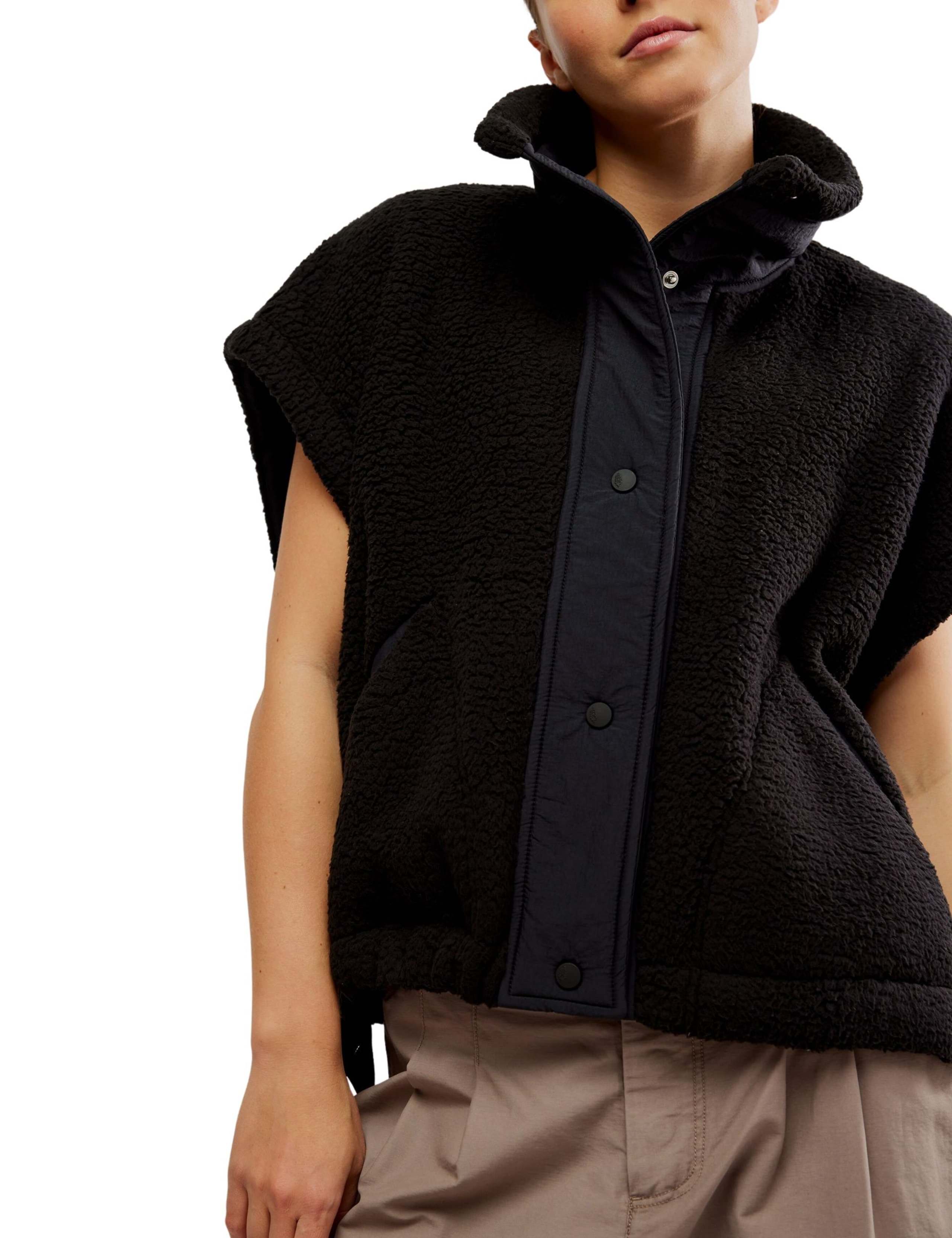 Scout It Out Funnel Neck Fleece Gilet 5 of 5