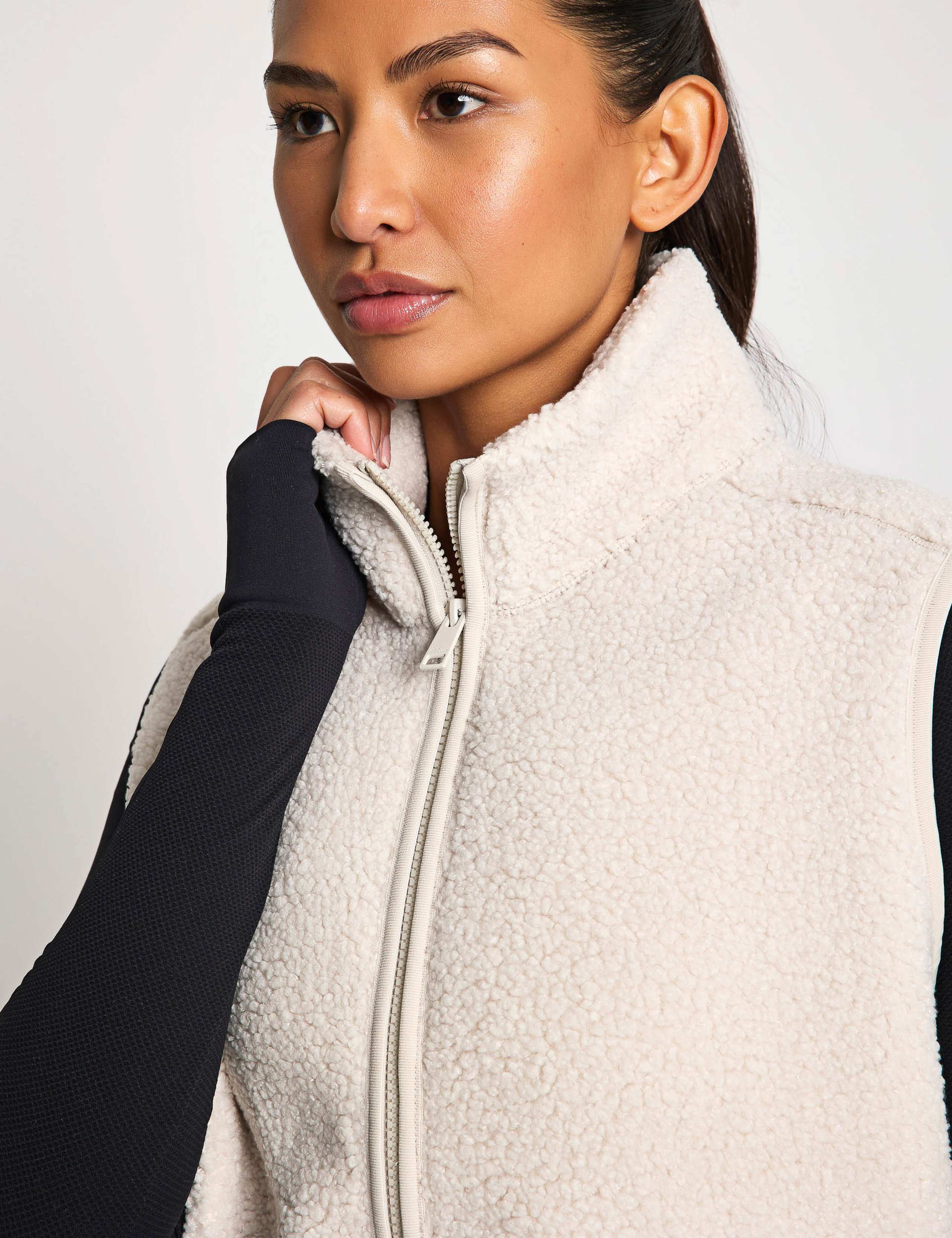 High Curl Relaxed Gilet 5 of 7