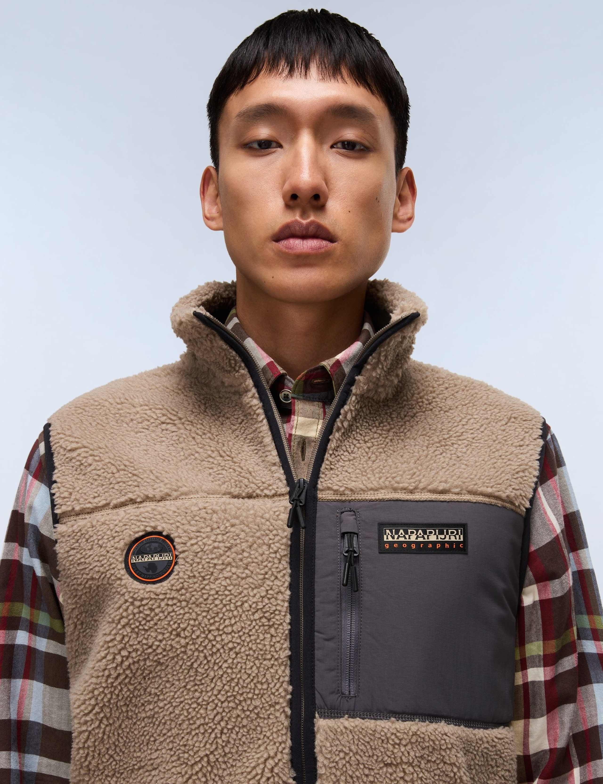 Fleece Funnel Neck Gilet 3 of 5