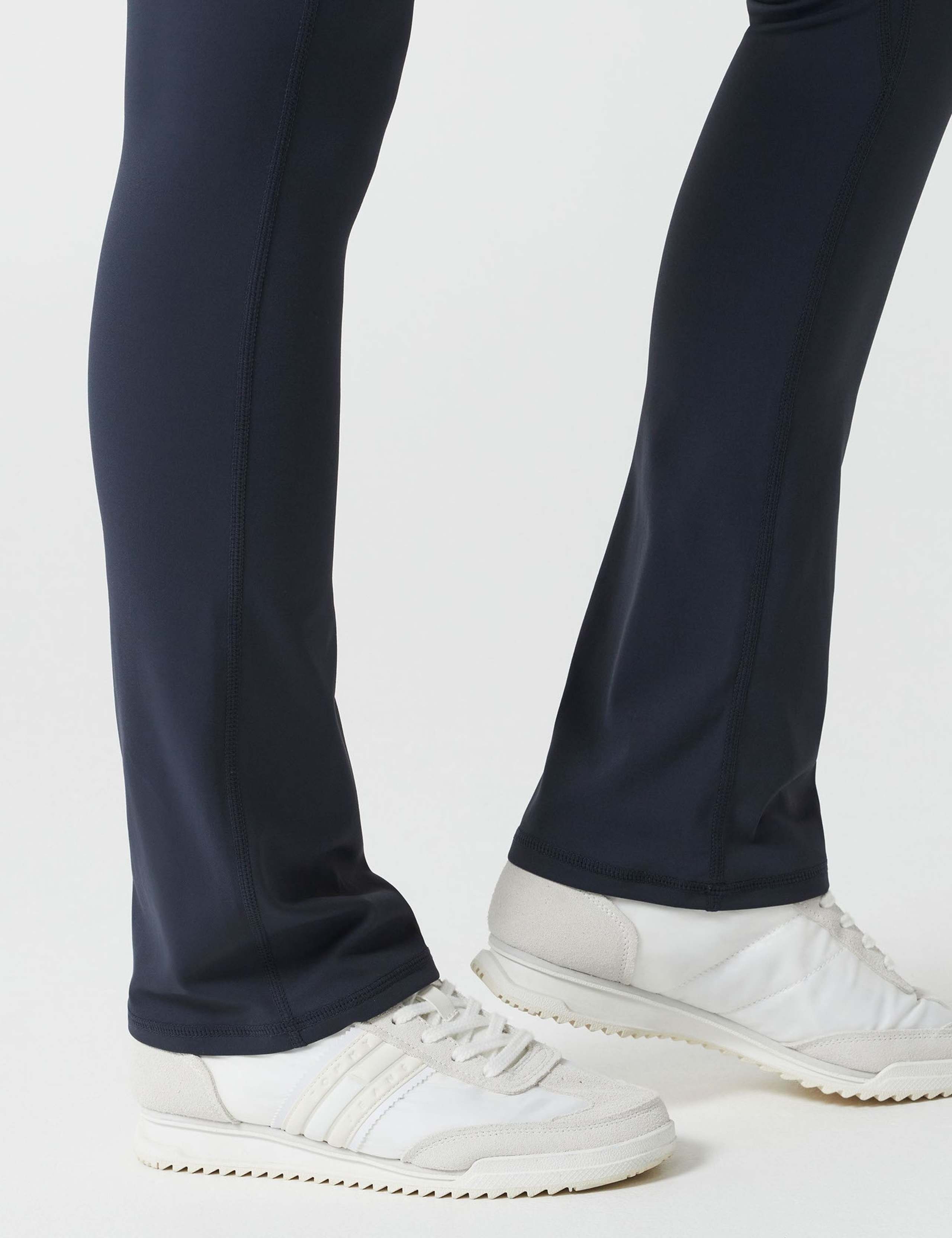 Harlow Cloud Core Bootcut Leggings 12 of 13