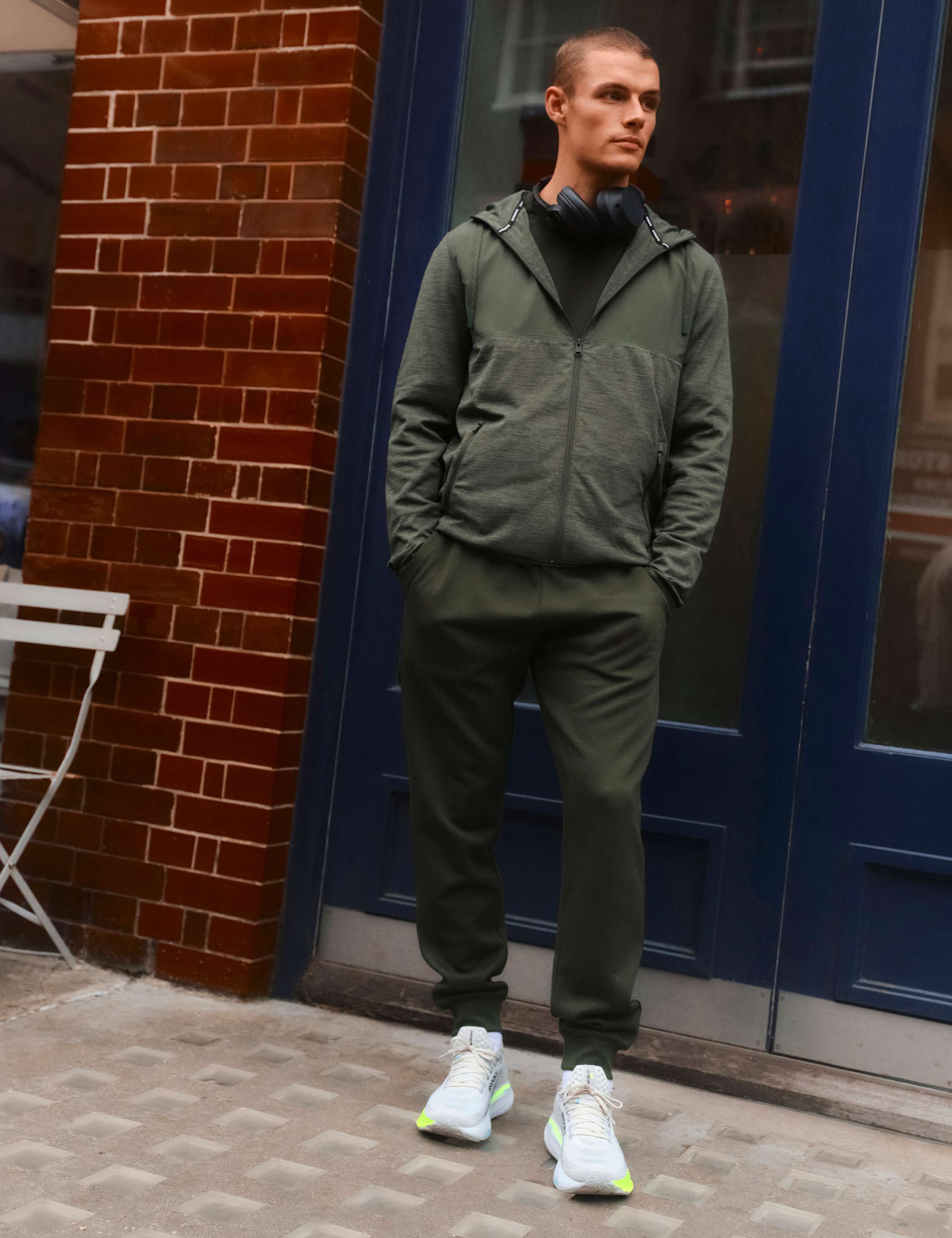 Adrenaline GTS 25 Running Trainers 2 of 7