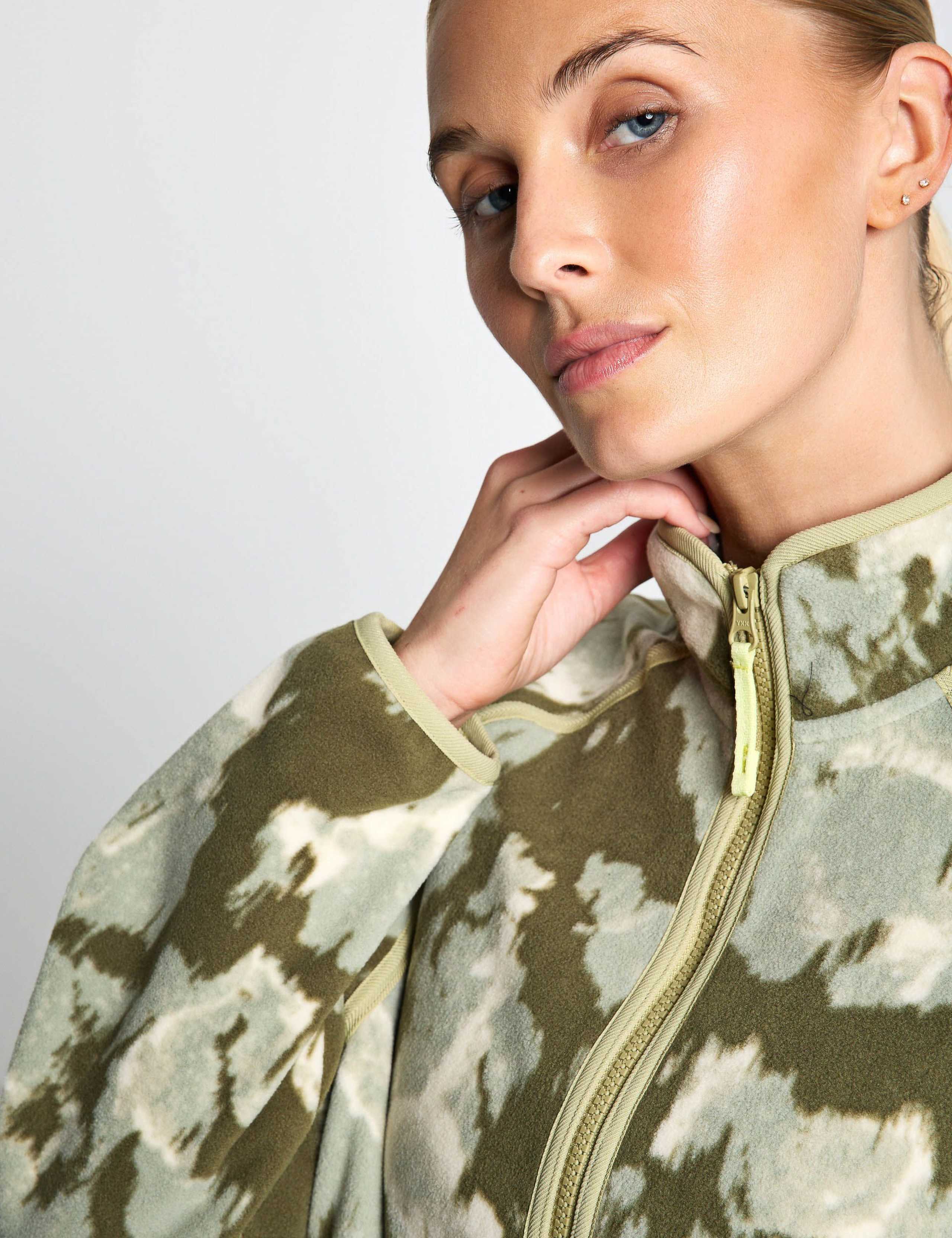 Bamburgh Printed Half Zip Funnel Neck Fleece 2 of 6