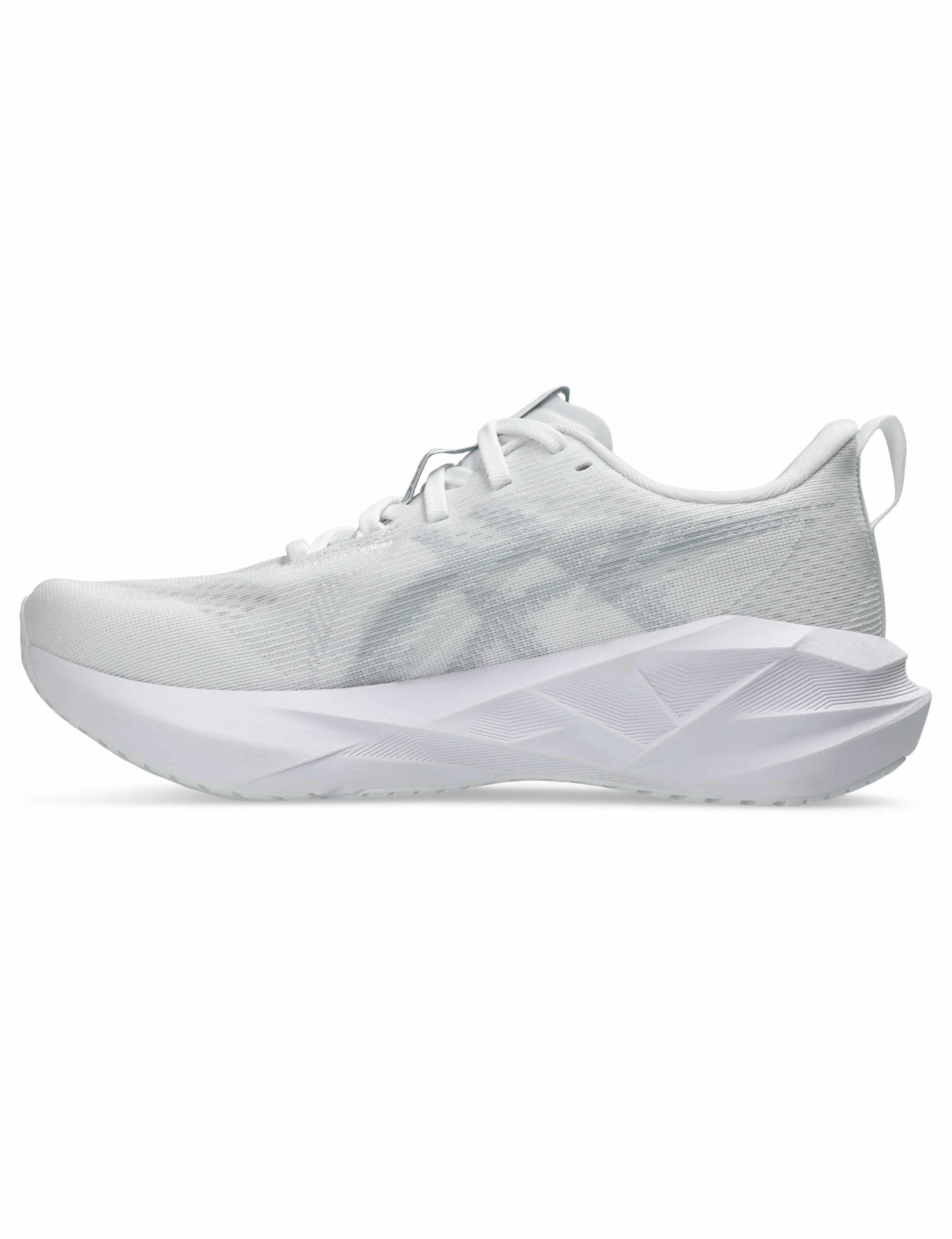 NOVABLAST 5 Running Trainers 2 of 6