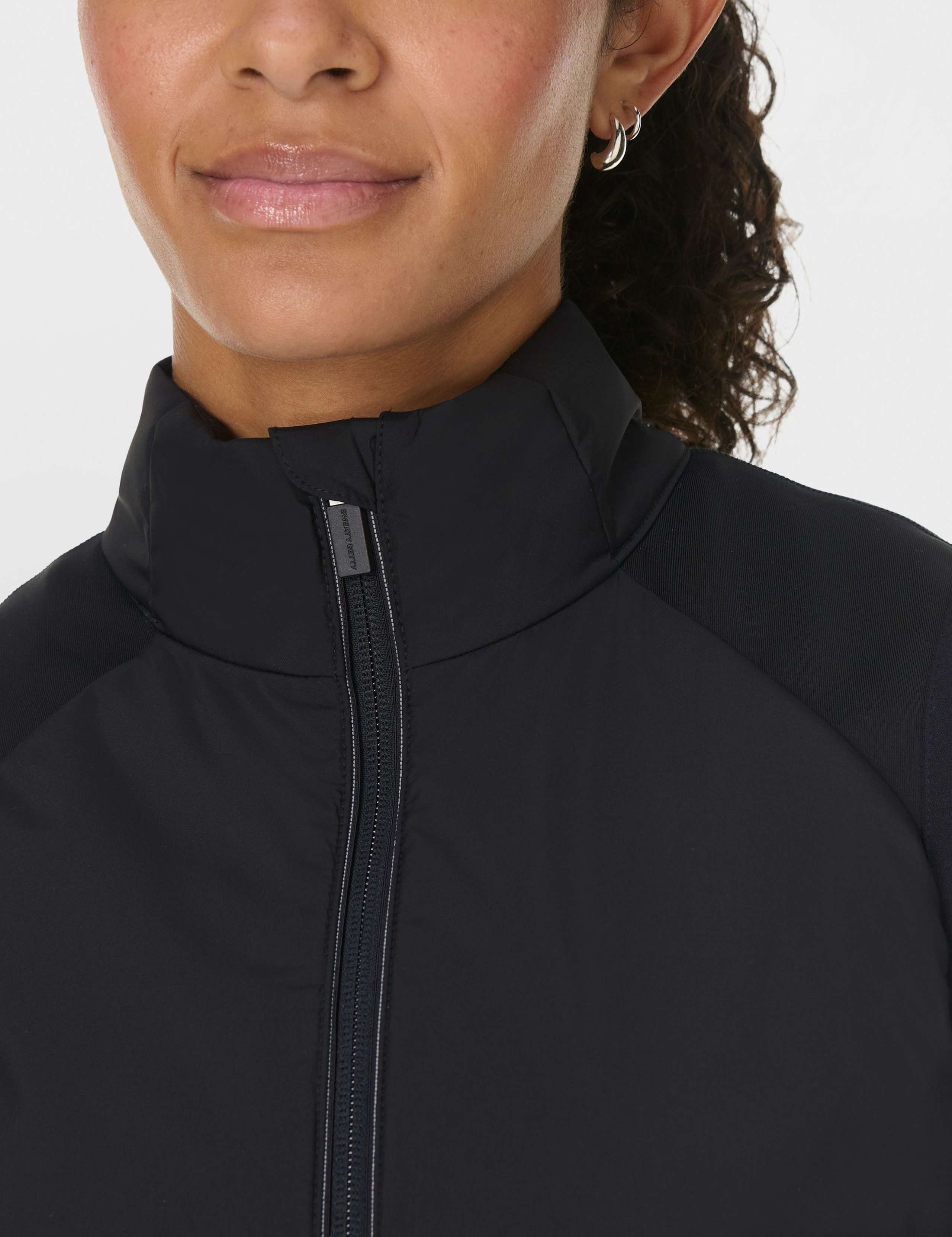 Limitless Run Thermal Zip Up High Neck Gilet 2 of 6