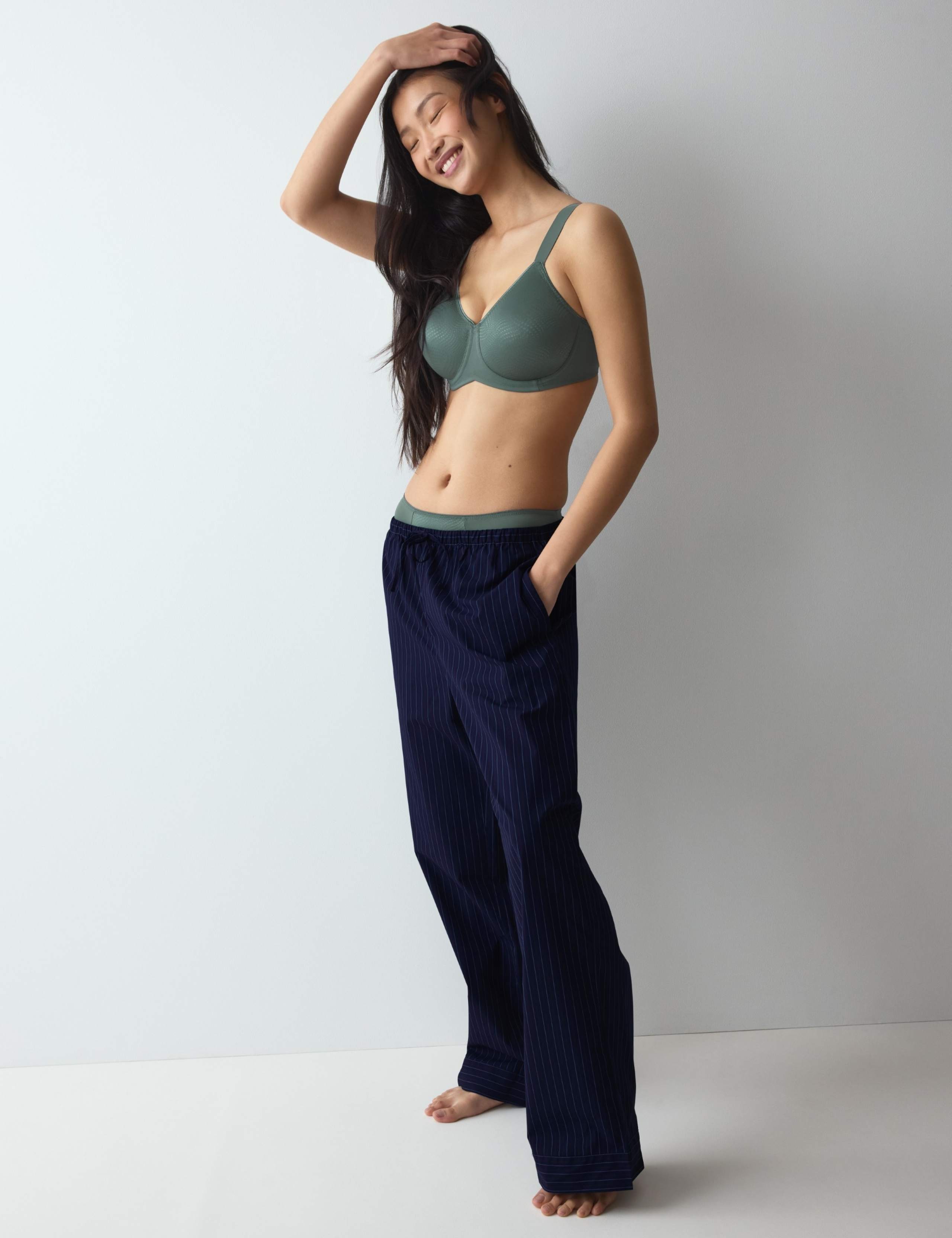 Essential Wired Full Cup Minimiser Bra (C-F) 5 of 6
