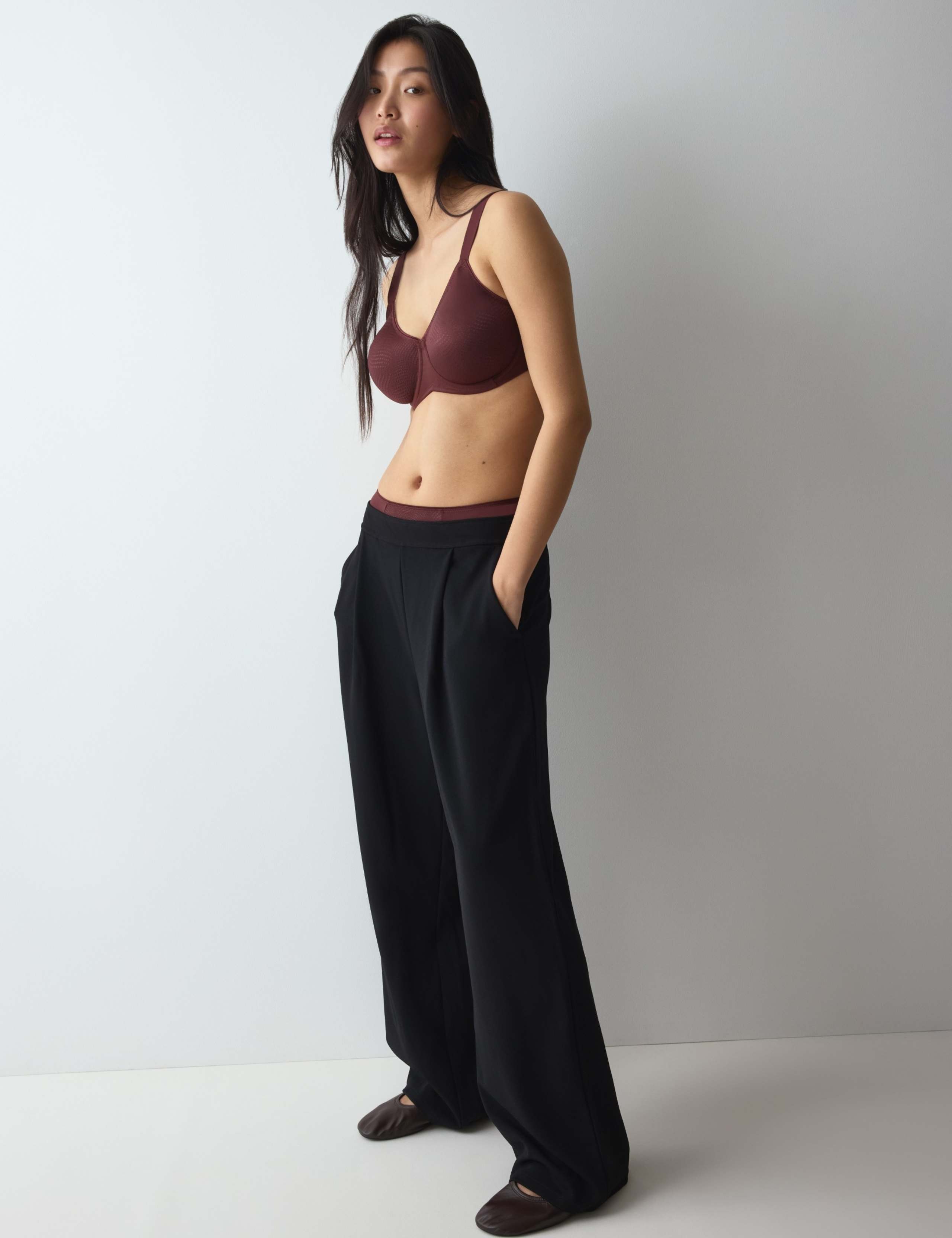 Essential Wired Full Cup Minimiser Bra (C-F) 3 of 5