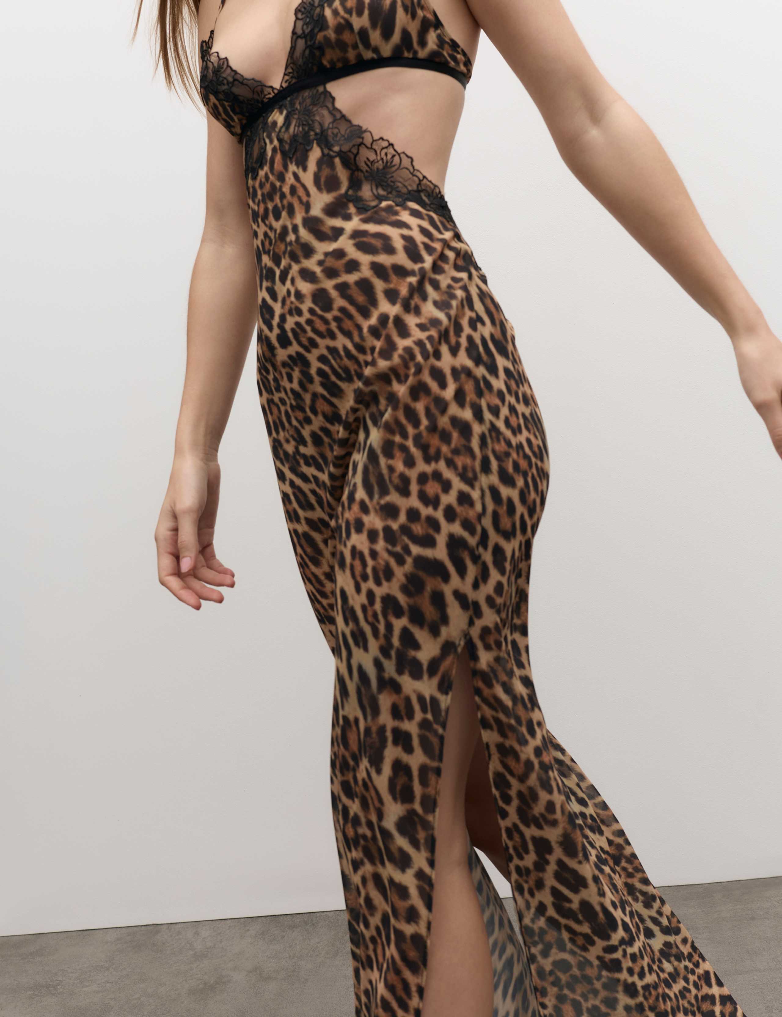 Julianne Chemise 3 of 7