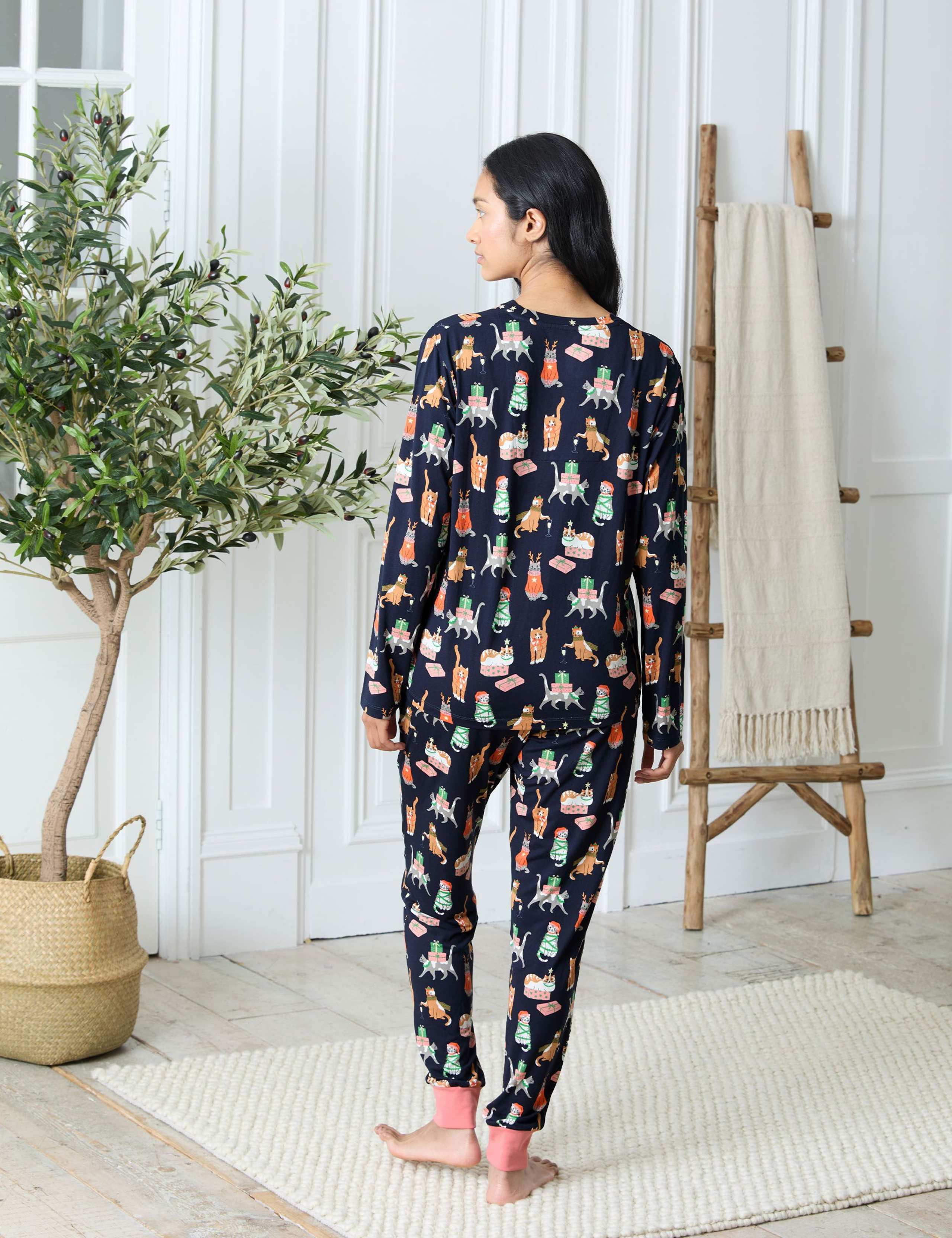 Christmas Cats Crew Neck Pyjama Set 2 of 5