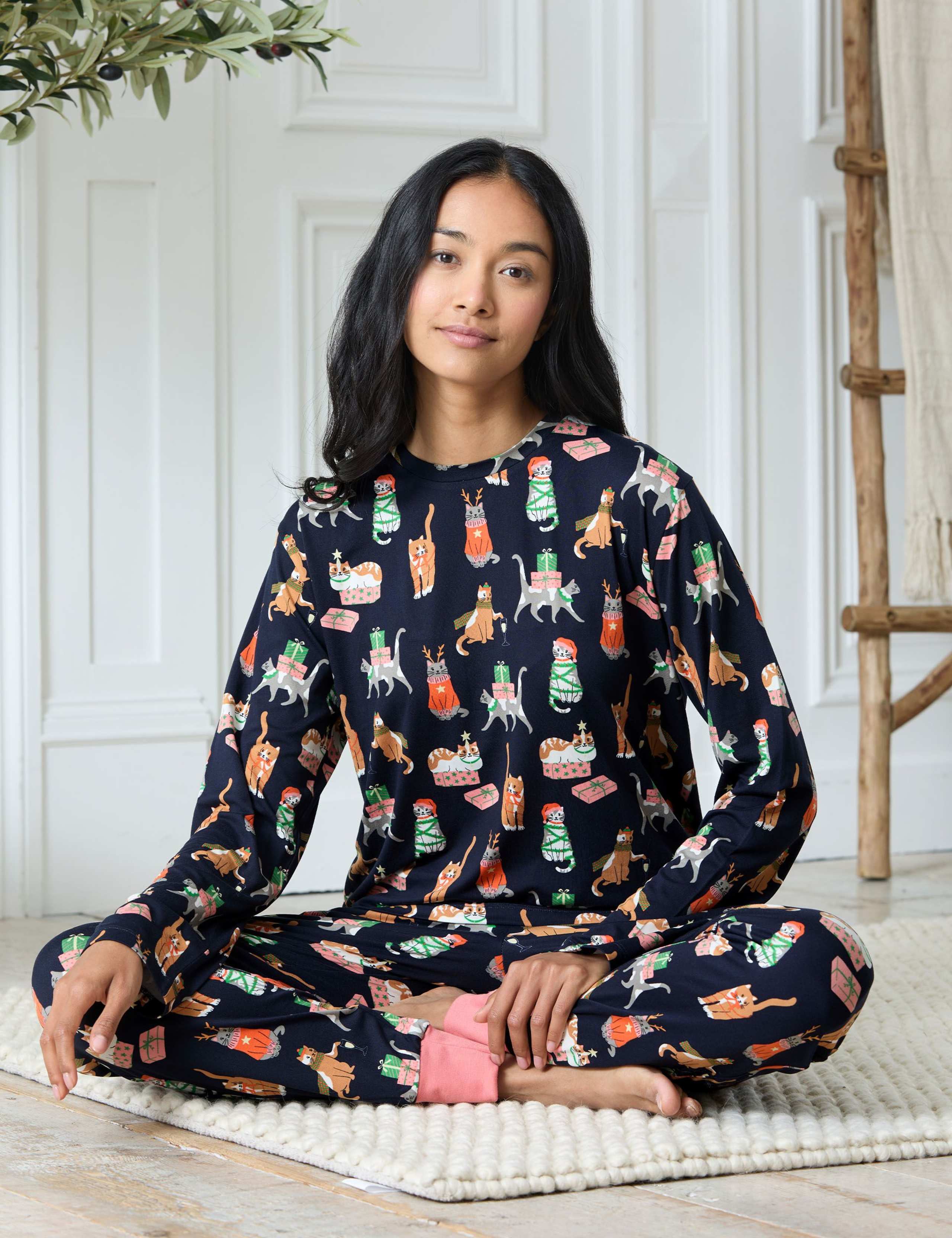 Christmas Cats Crew Neck Pyjama Set 4 of 5