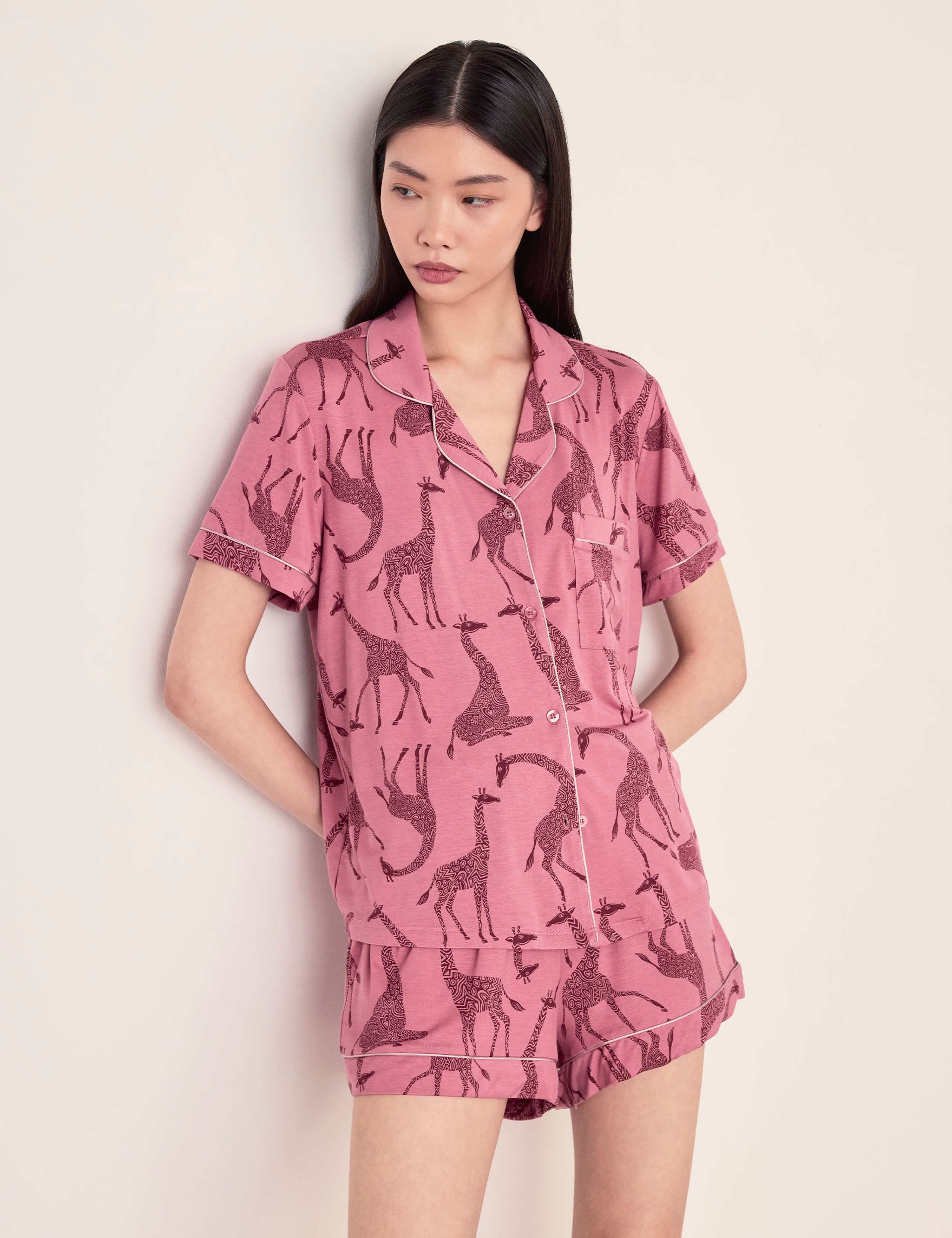 Modal Rich Giraffe Print Revere Shortie Set 6 of 6
