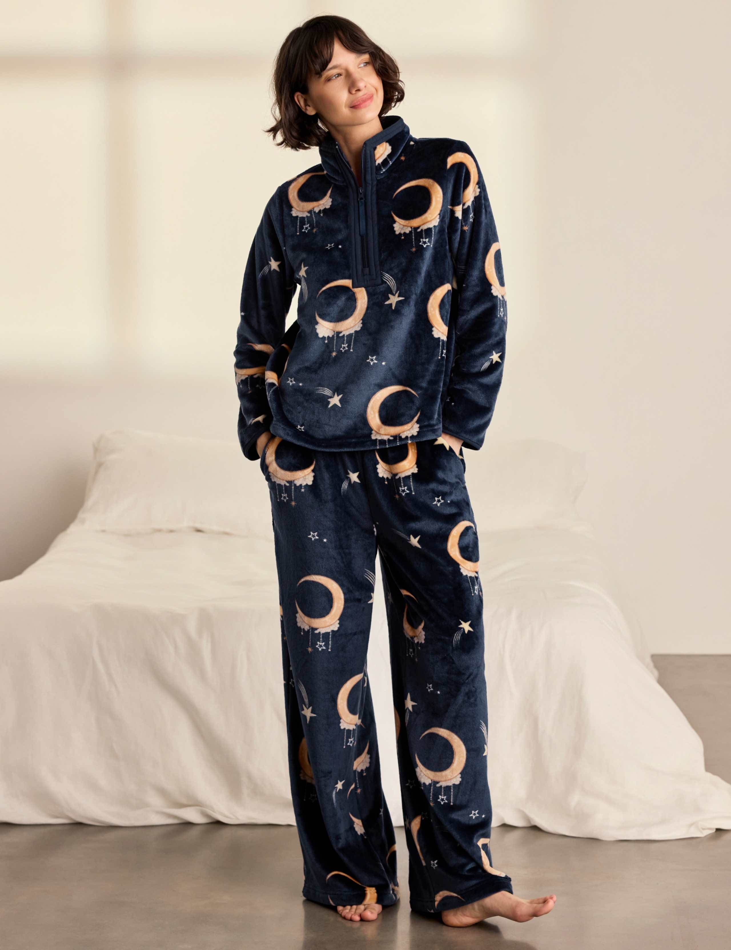 Lunar Moon Print Lounge Set 1 of 6