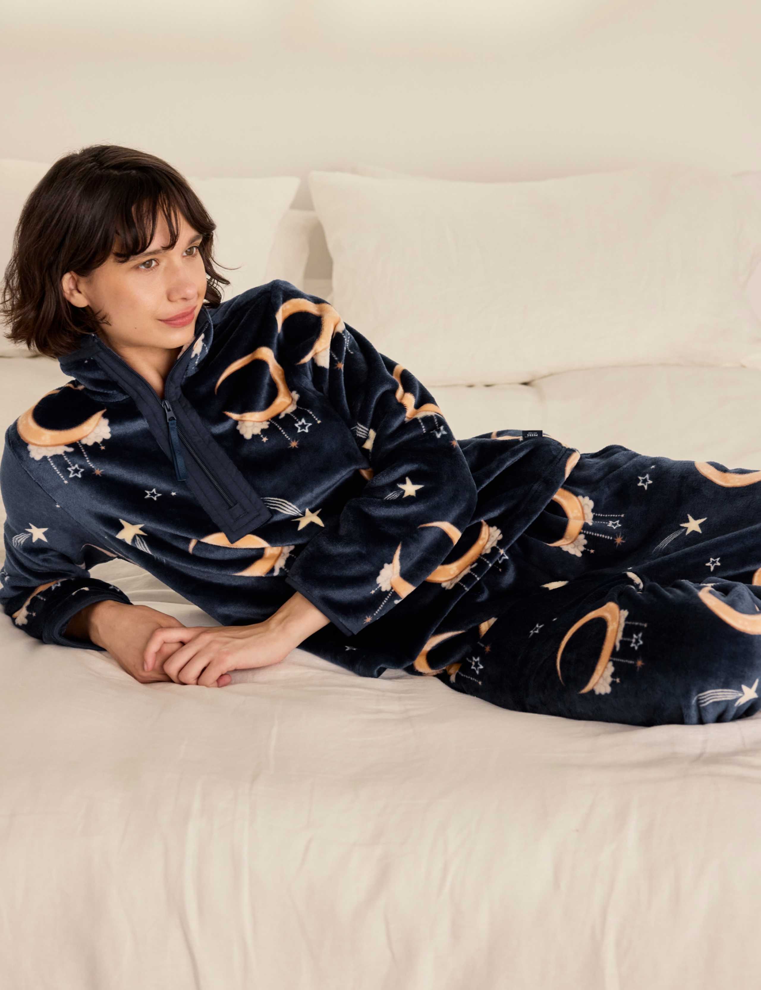 Lunar Moon Print Lounge Set 2 of 6