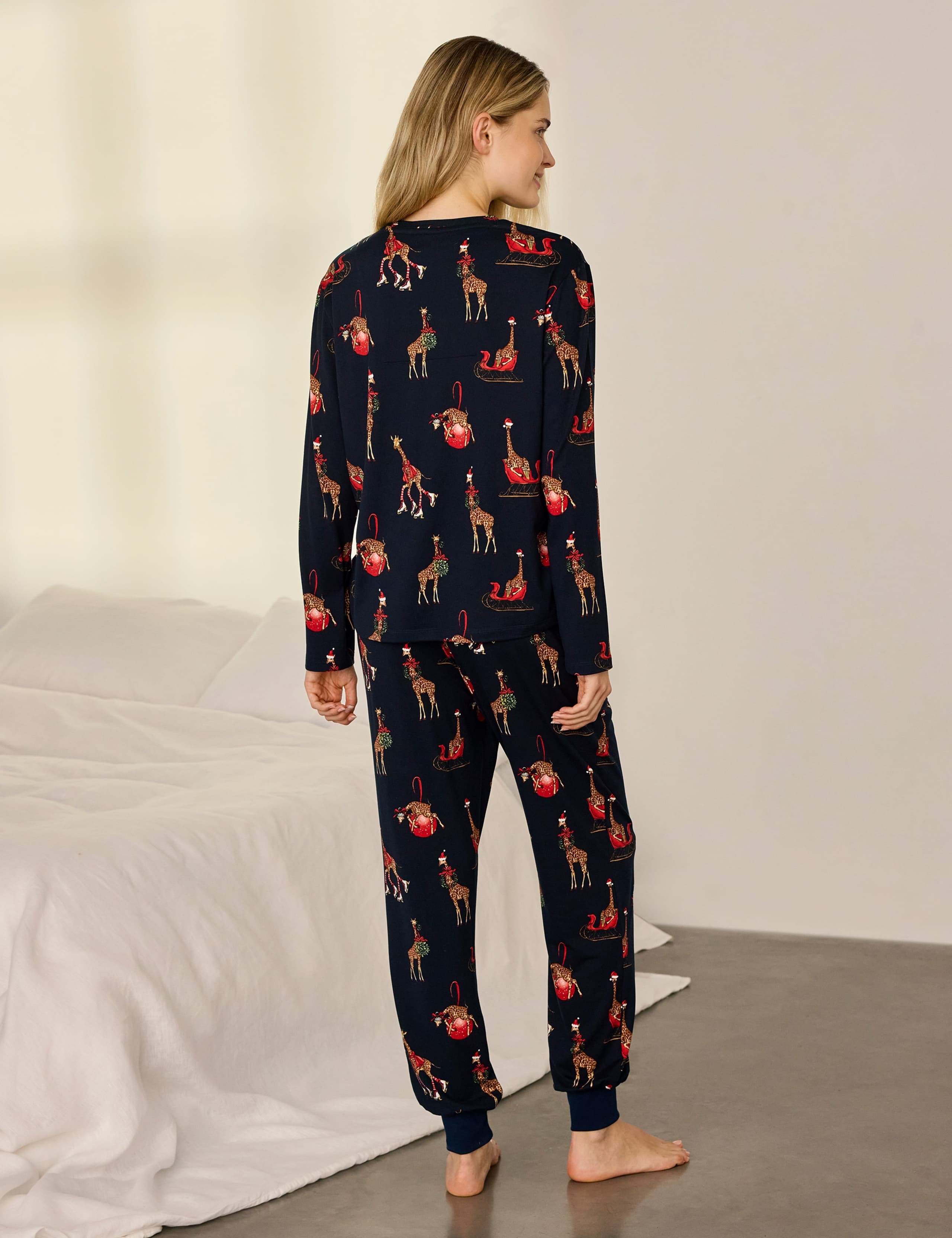 Family Christmas Giraffe Print
Pyjama Set 5 of 8