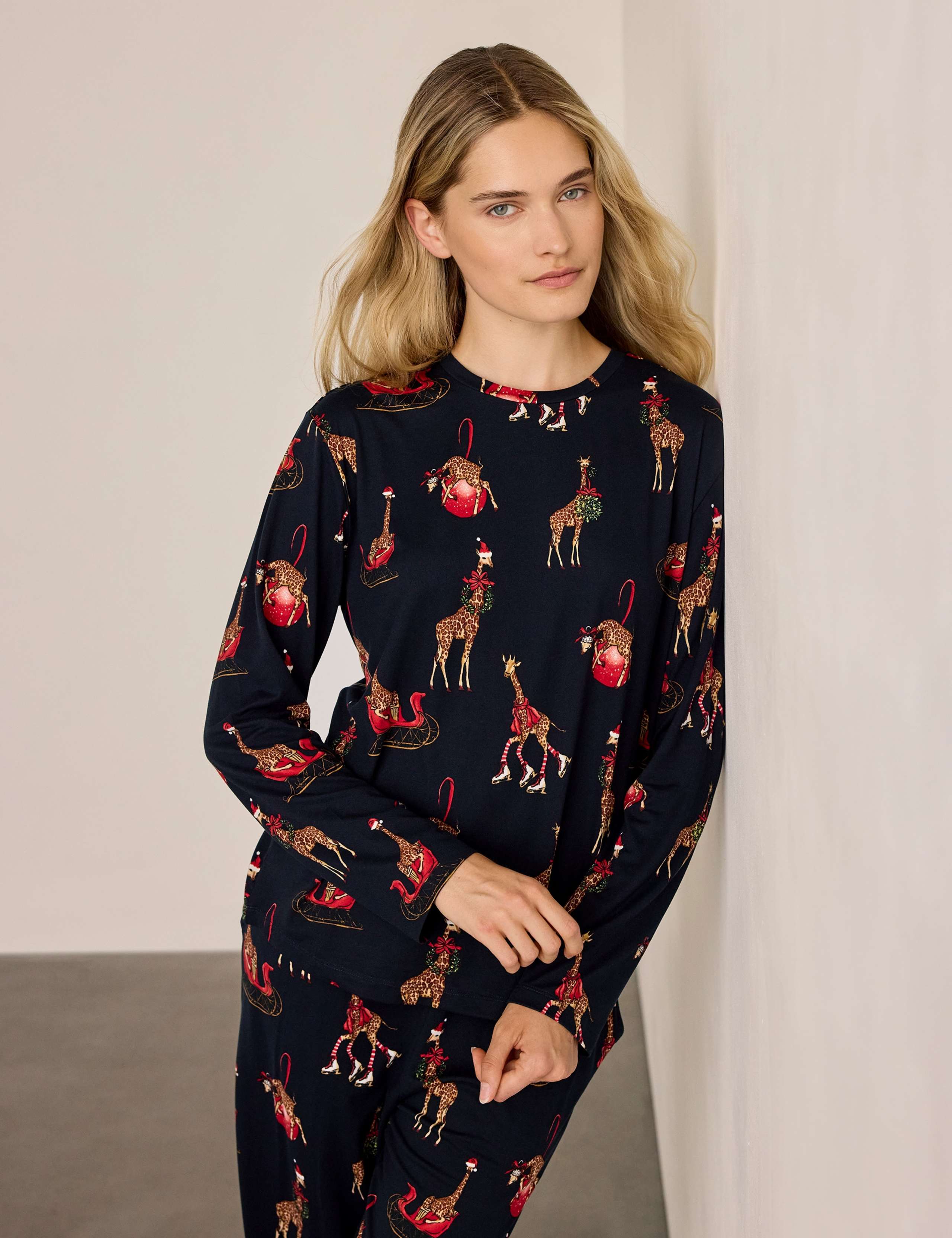 Family Christmas Giraffe Print
Pyjama Set 8 of 8