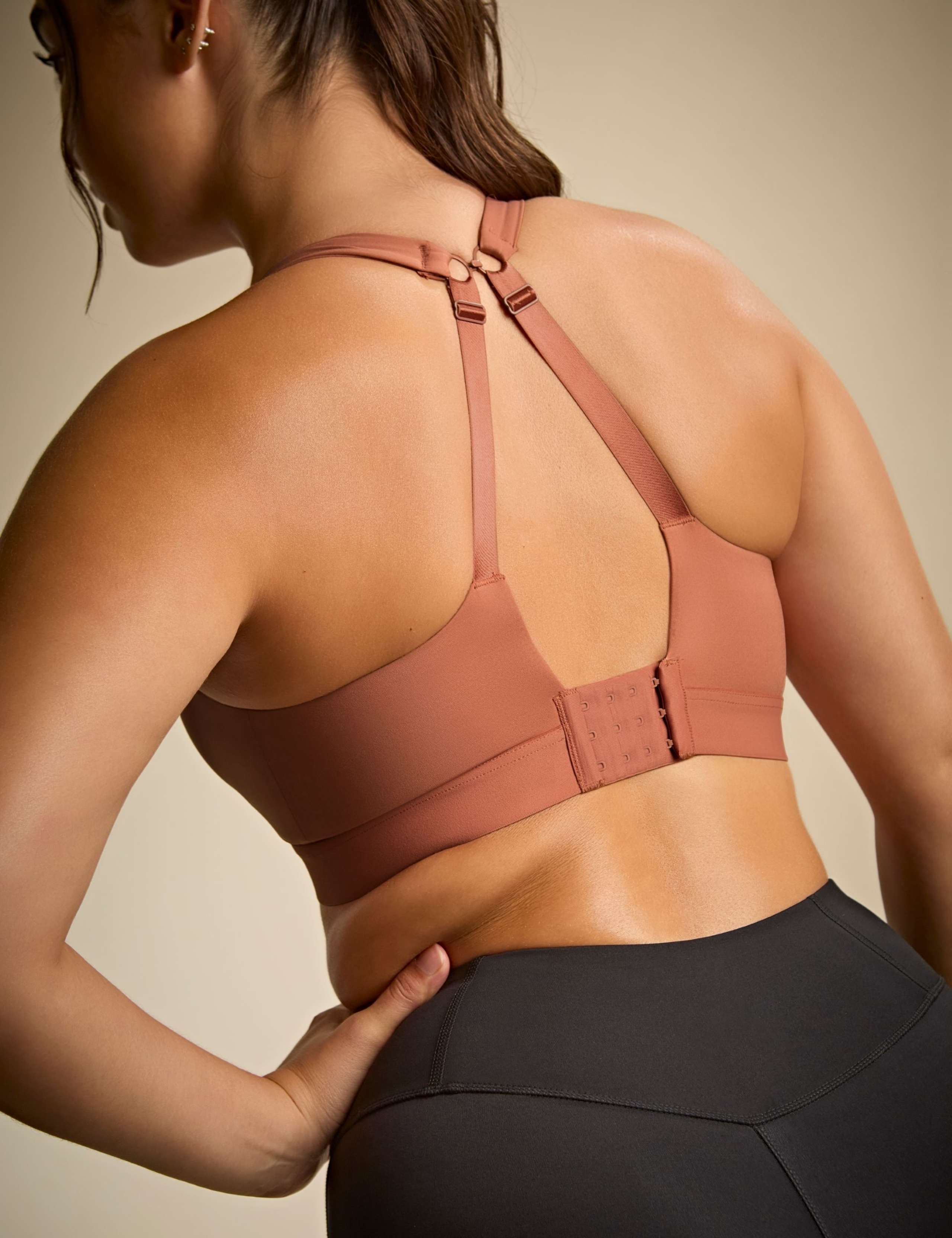 Endurance Medium Support Wired Sports Bra B-J 3 of 6