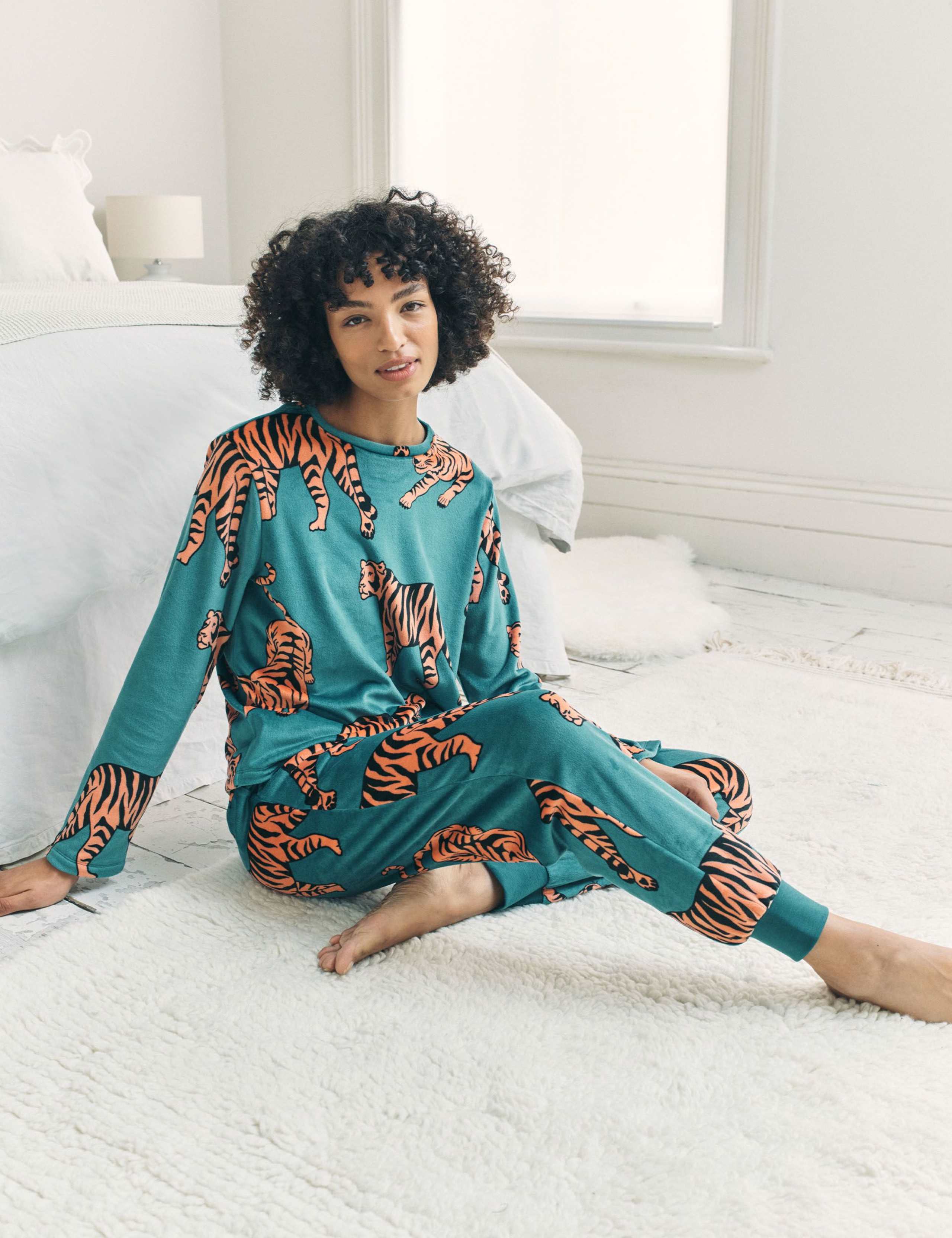 Fleece Tiger Print Cuffed Ankle Pyjama Set 4 of 6