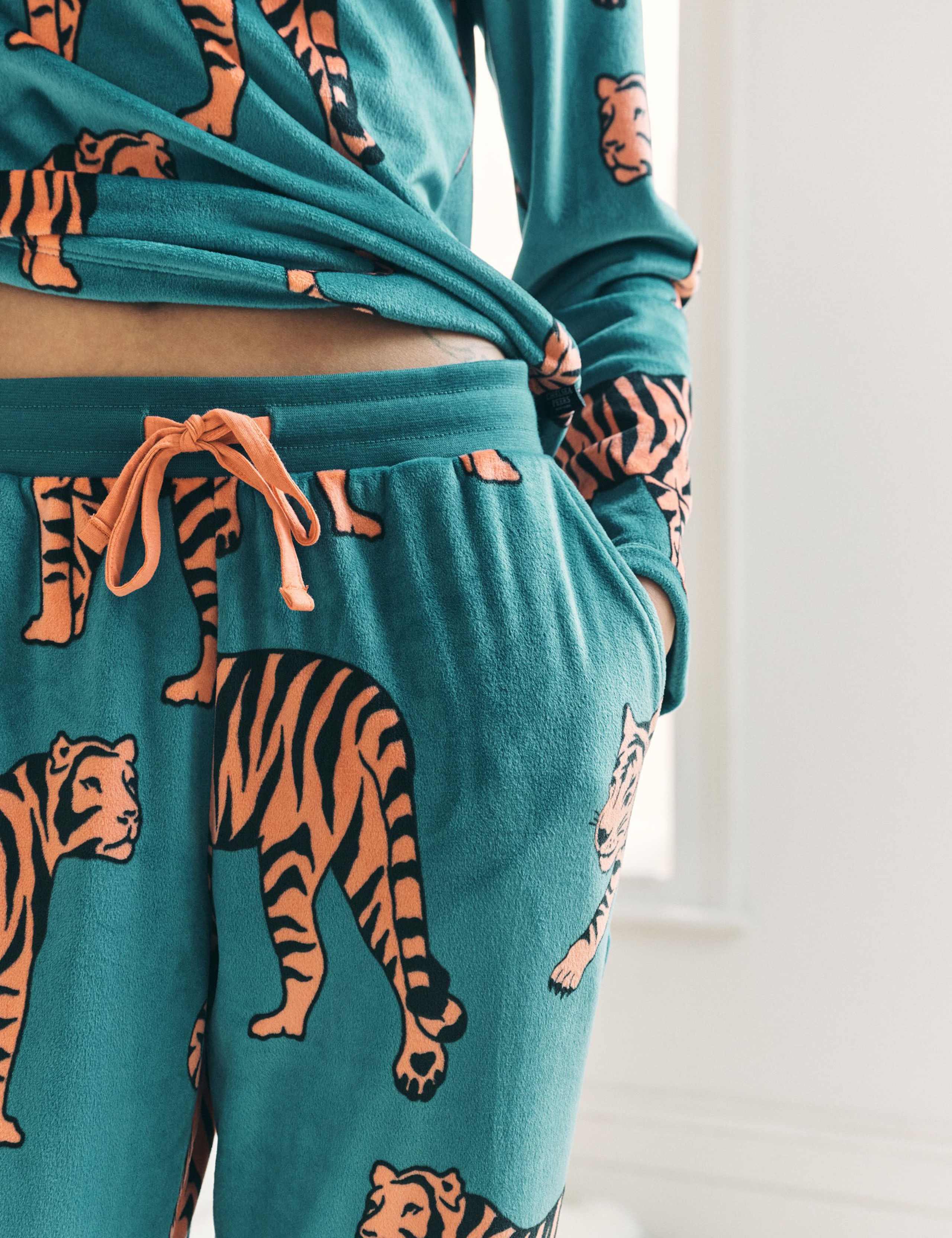 Fleece Tiger Print Cuffed Ankle Pyjama Set 5 of 6