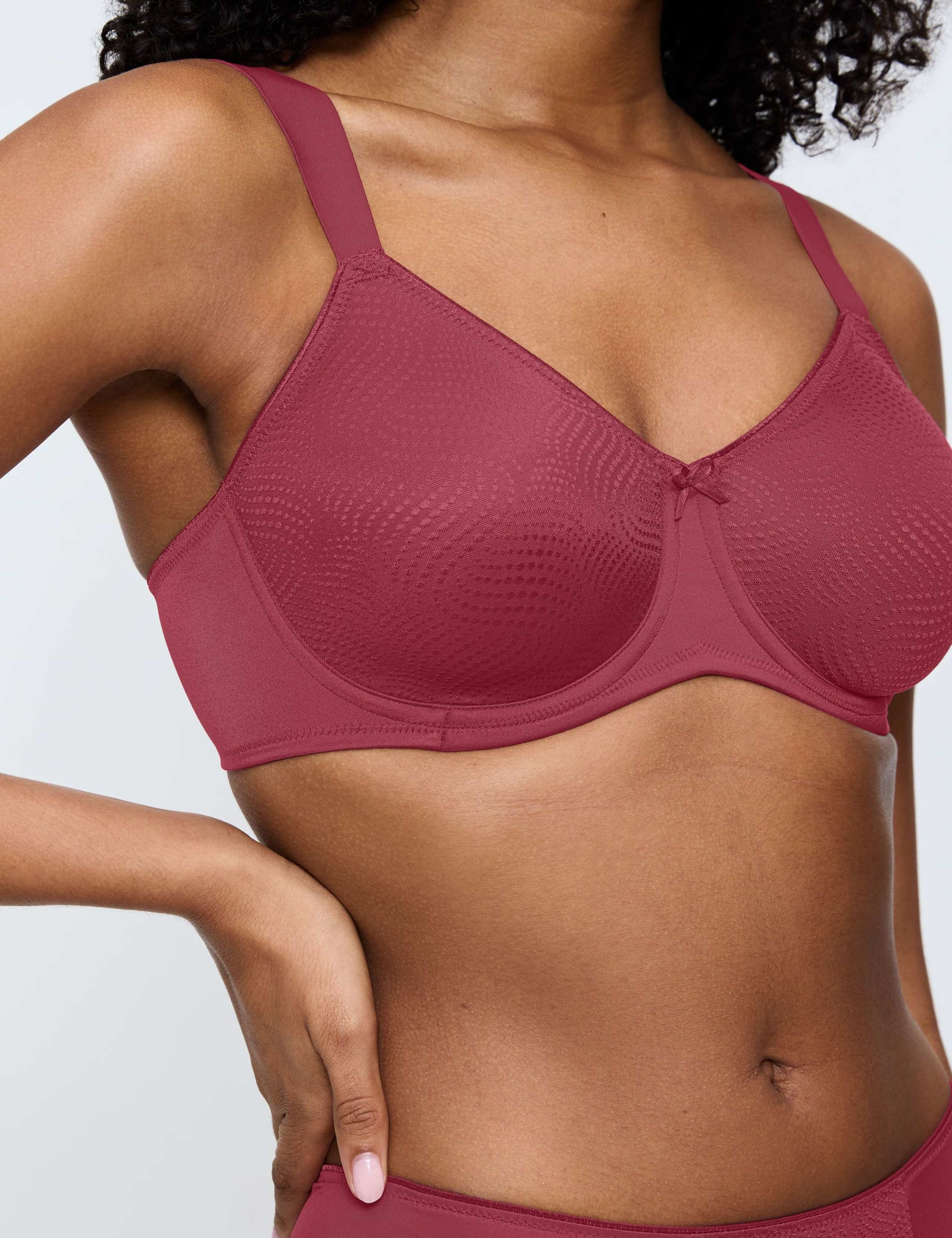 Essential Minimizer Wired Full Cup Bra C-F 4 of 5