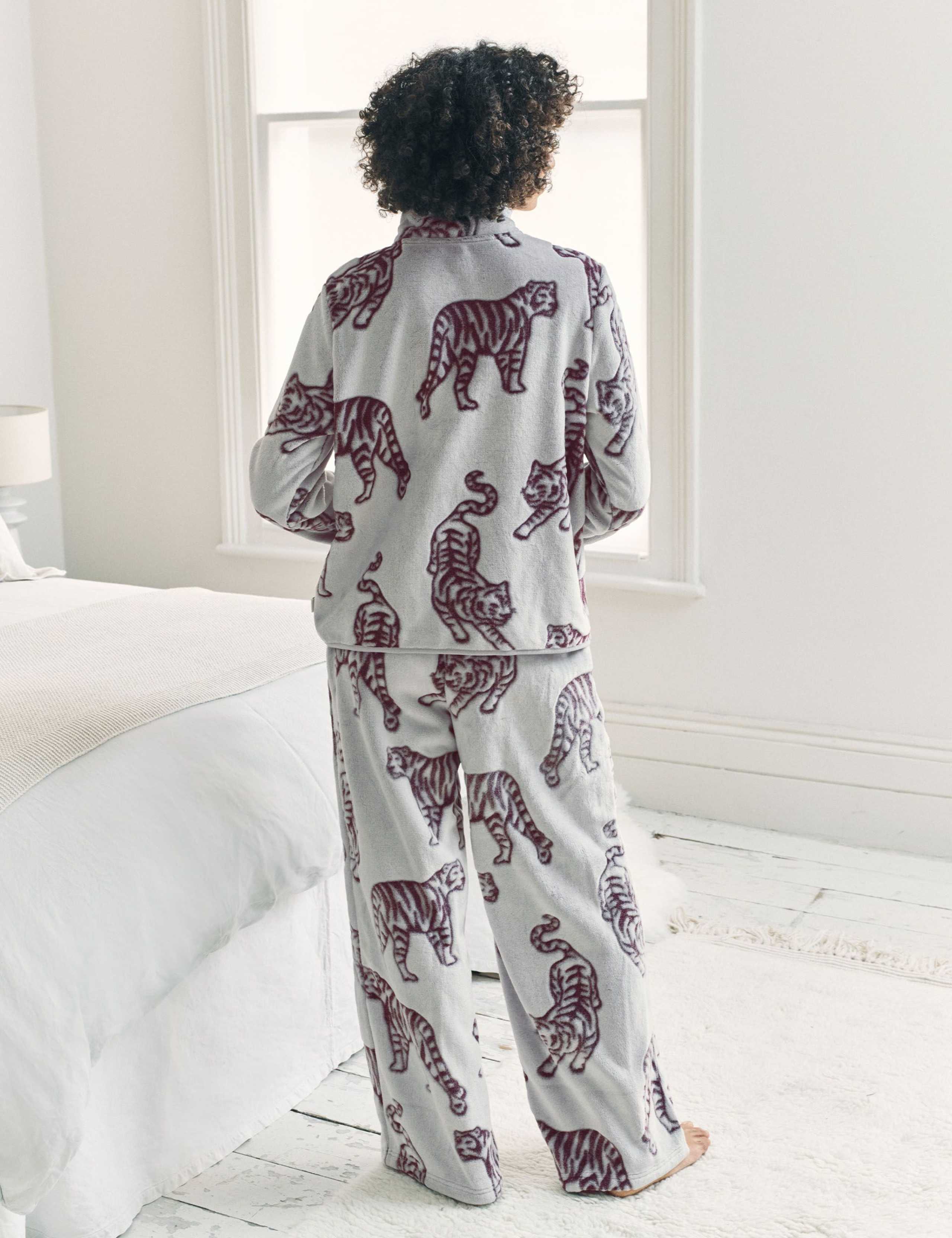Fleece Burnout Tiger Lounge Set 2 of 6