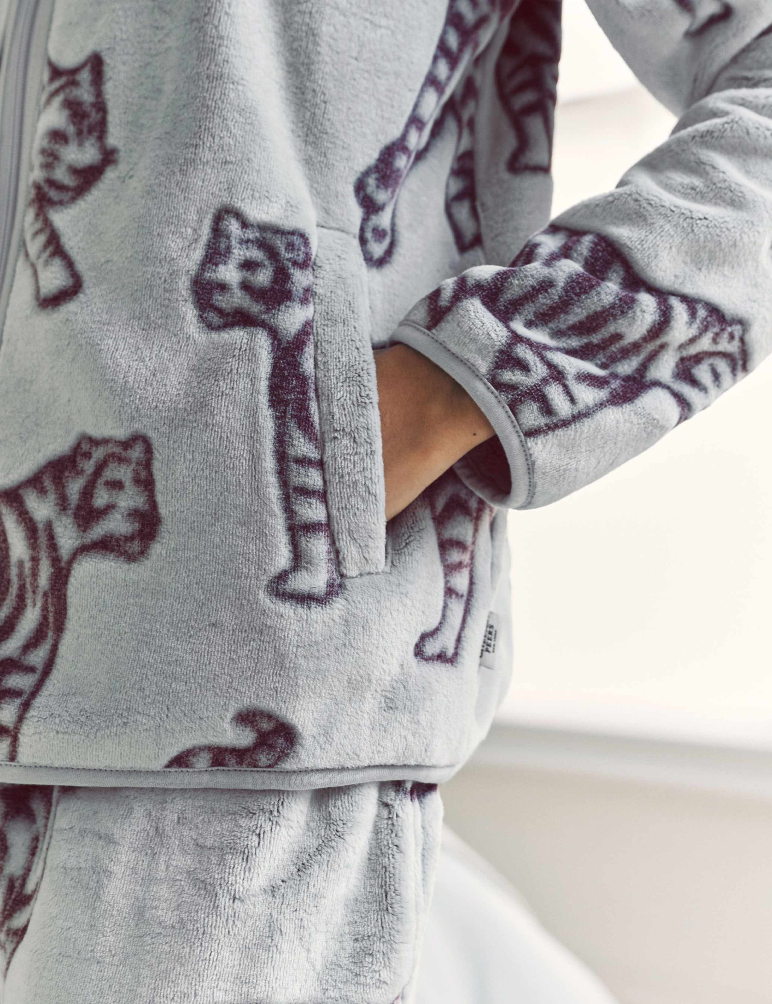 Fleece Burnout Tiger Lounge Set 5 of 6