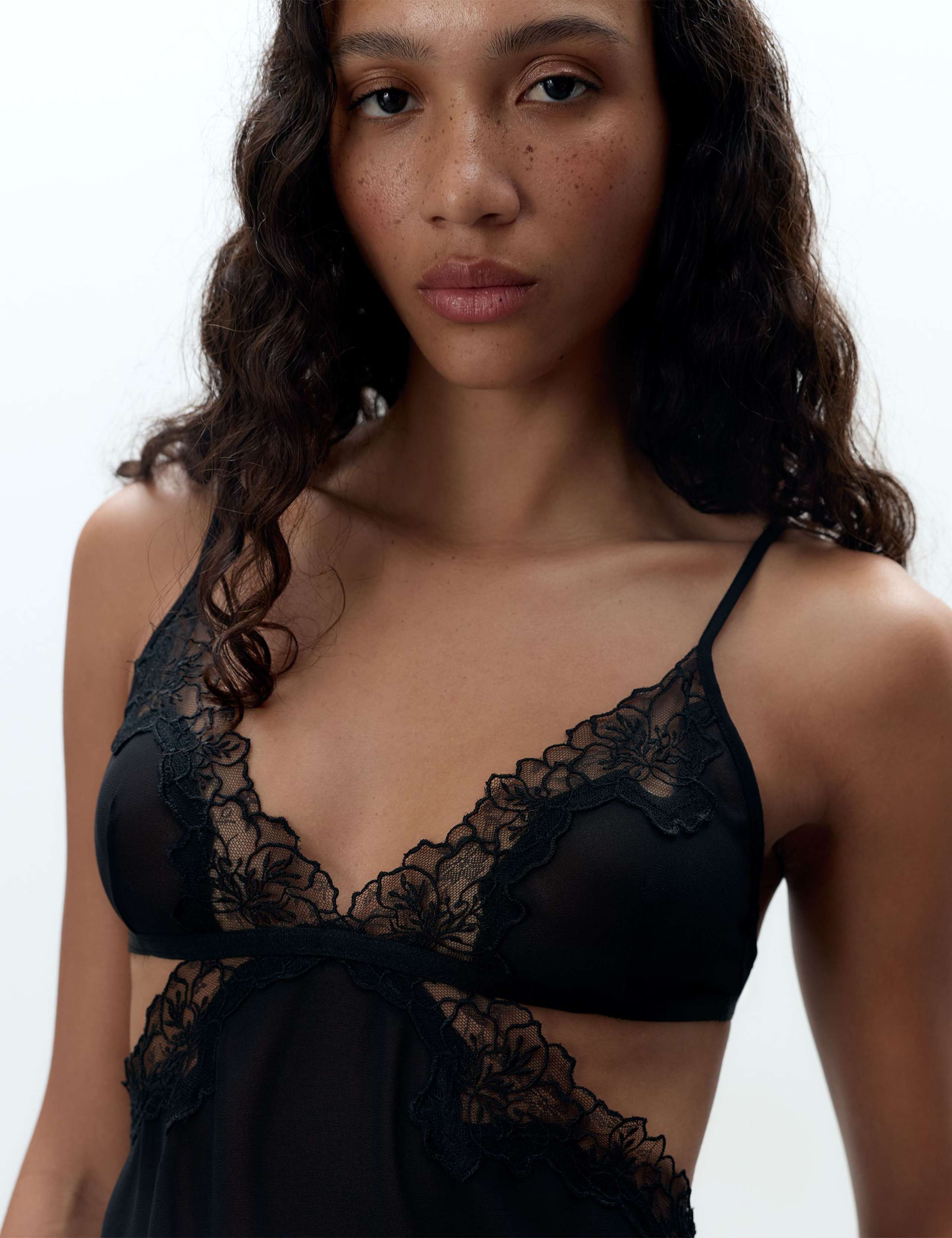 Julianne Chemise 4 of 6