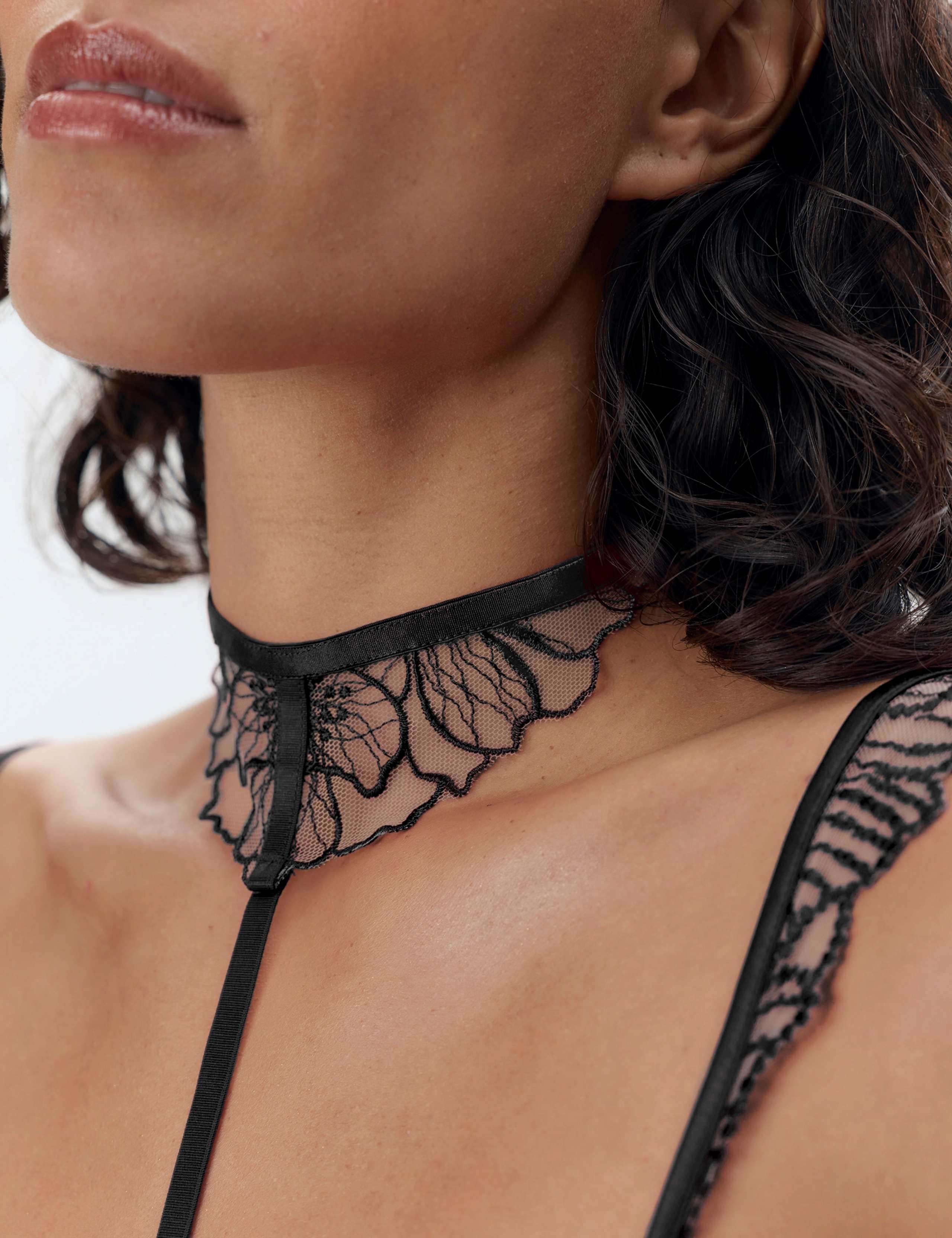 Amarosa Embroidery Suspender 5 of 7