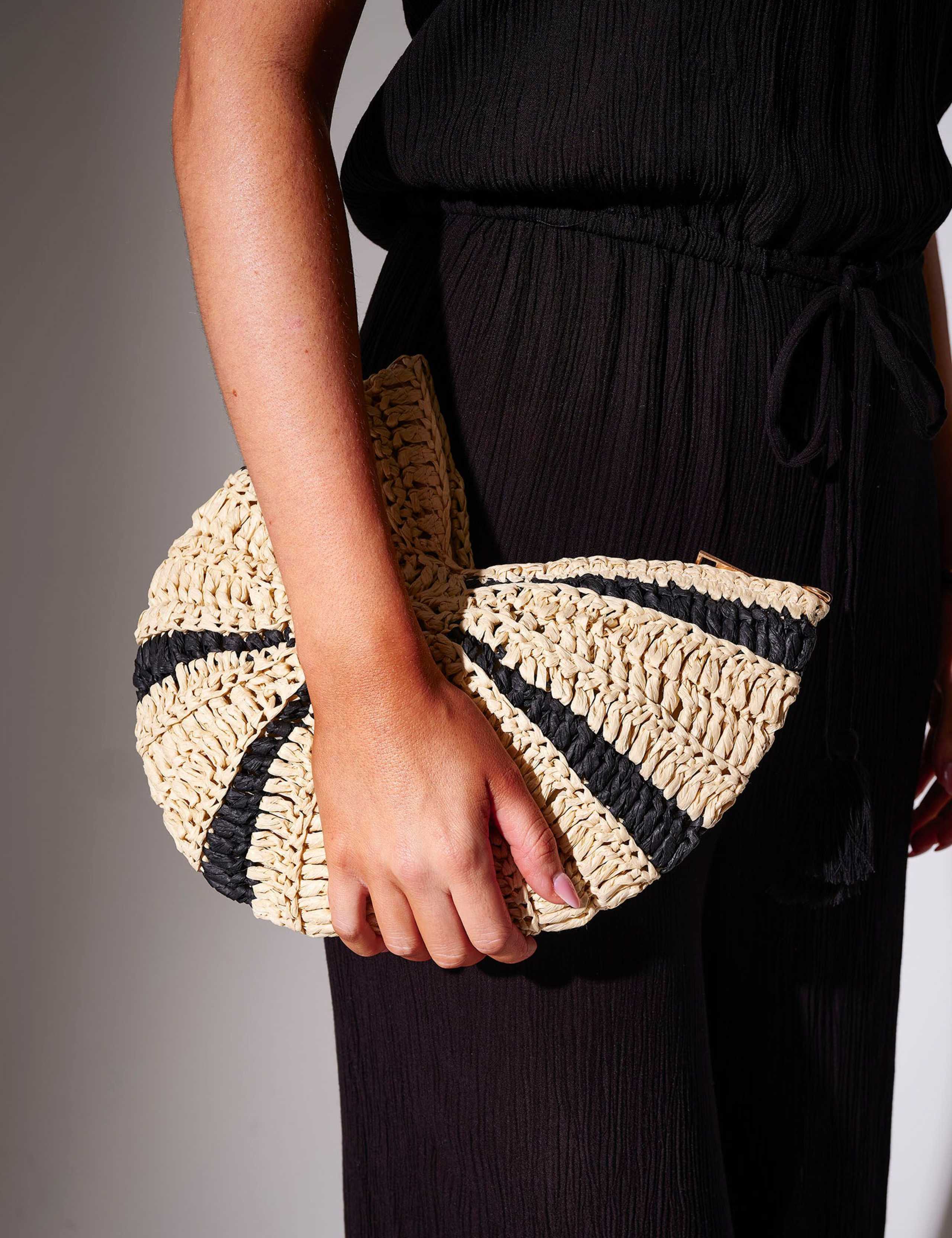 Straw Woven Seashell Clutch Bag 2 of 4