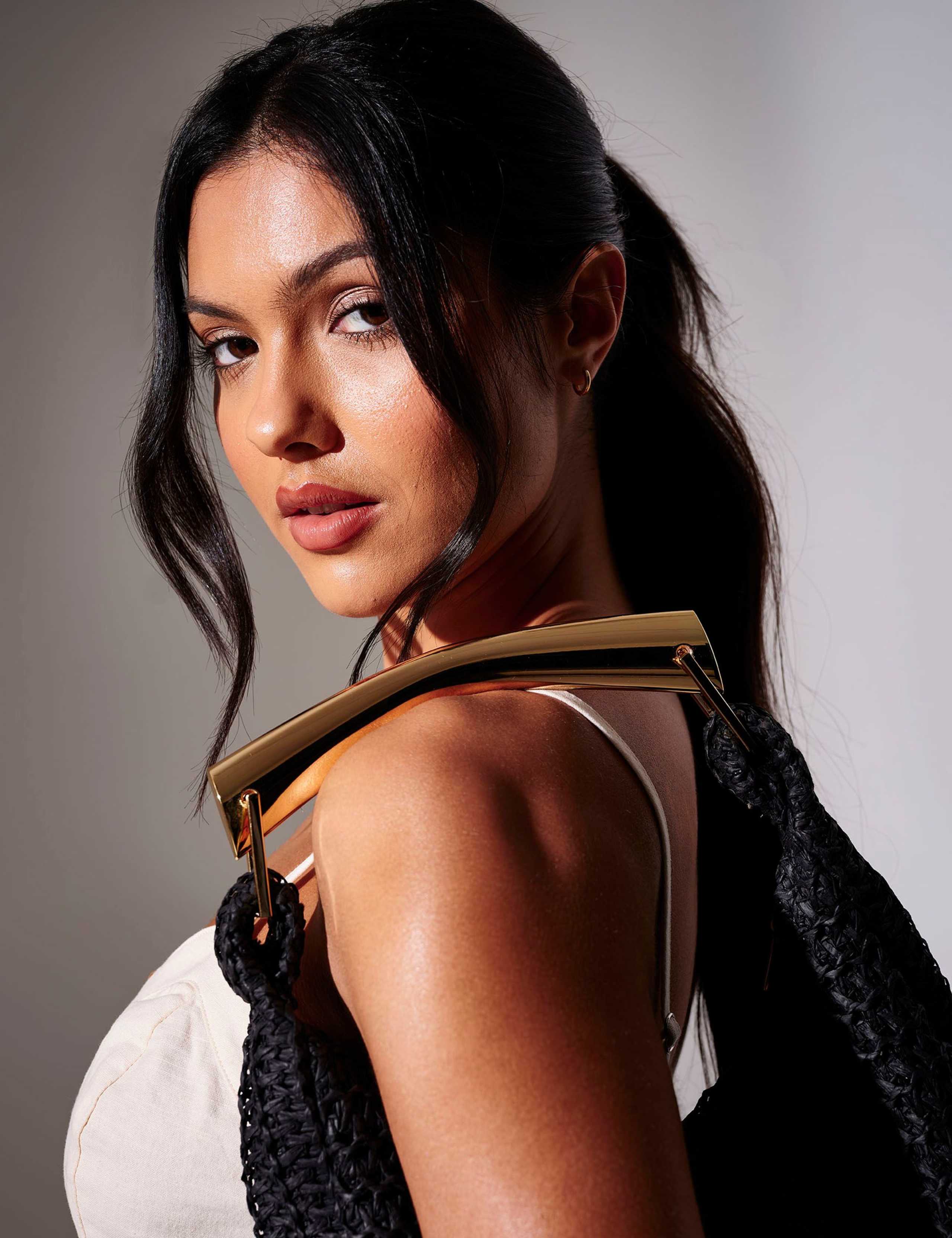 Straw Woven Grab Bag 4 of 4