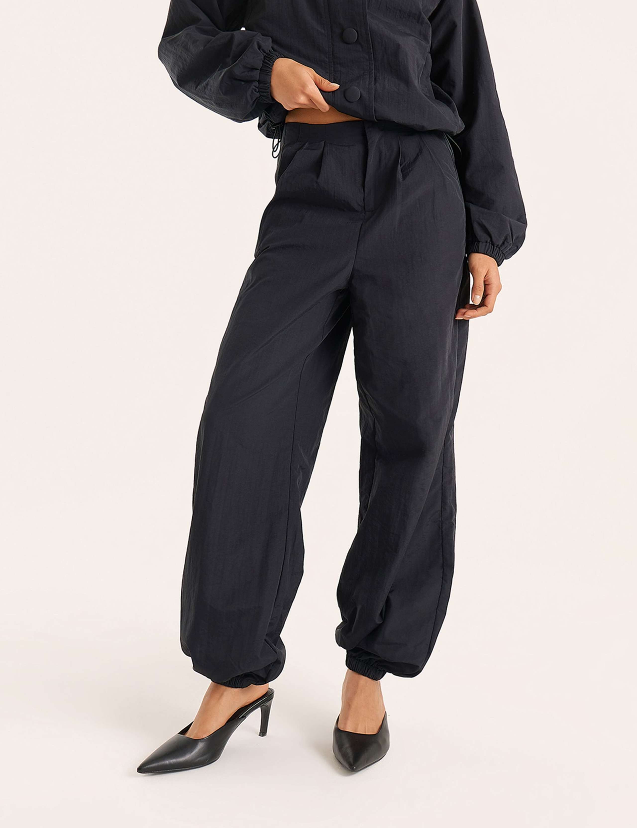 Tyla Elasticated Waist Barrel Leg Trousers 4 of 5
