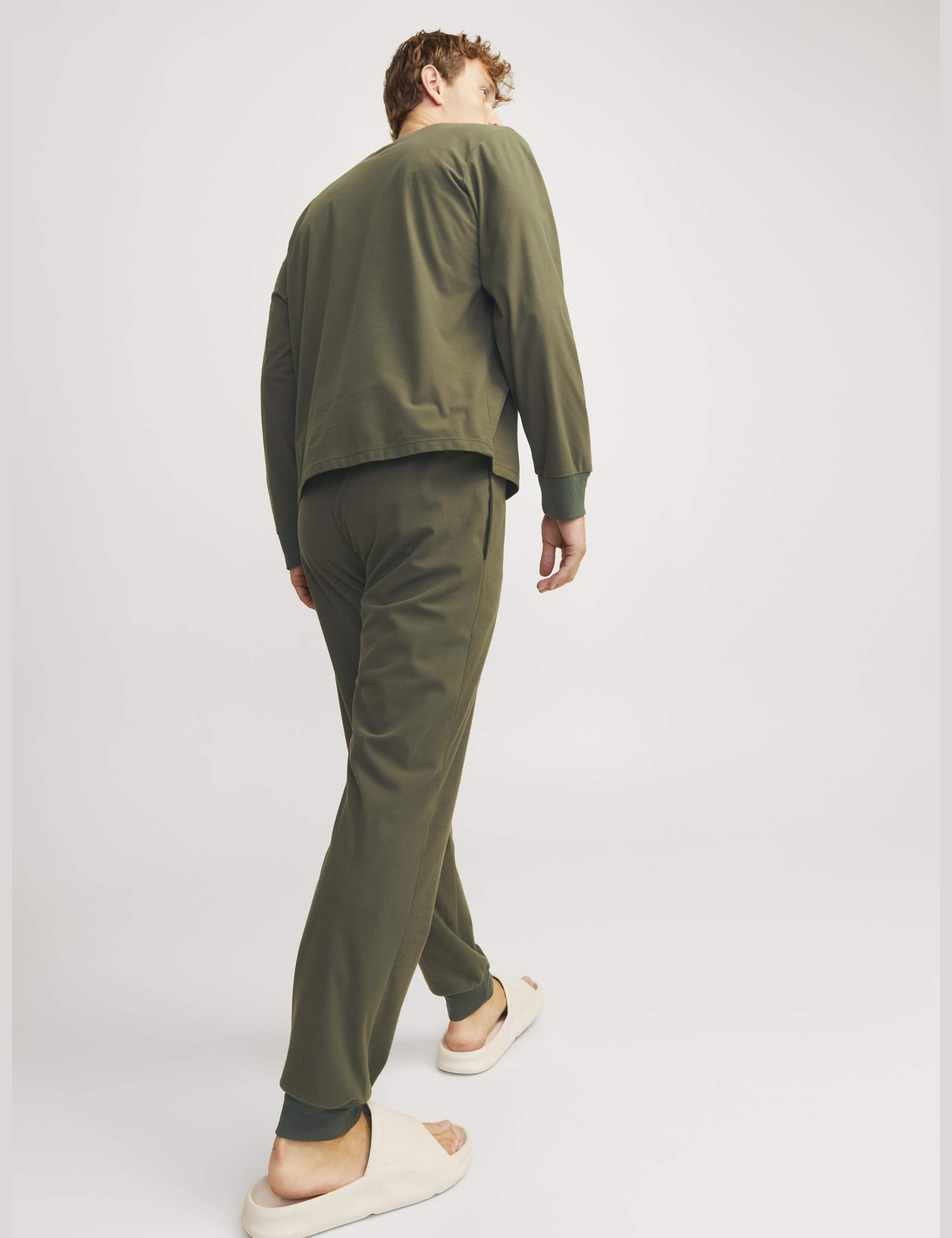 Sweatshirt & Joggers Lounge Set 5 of 7