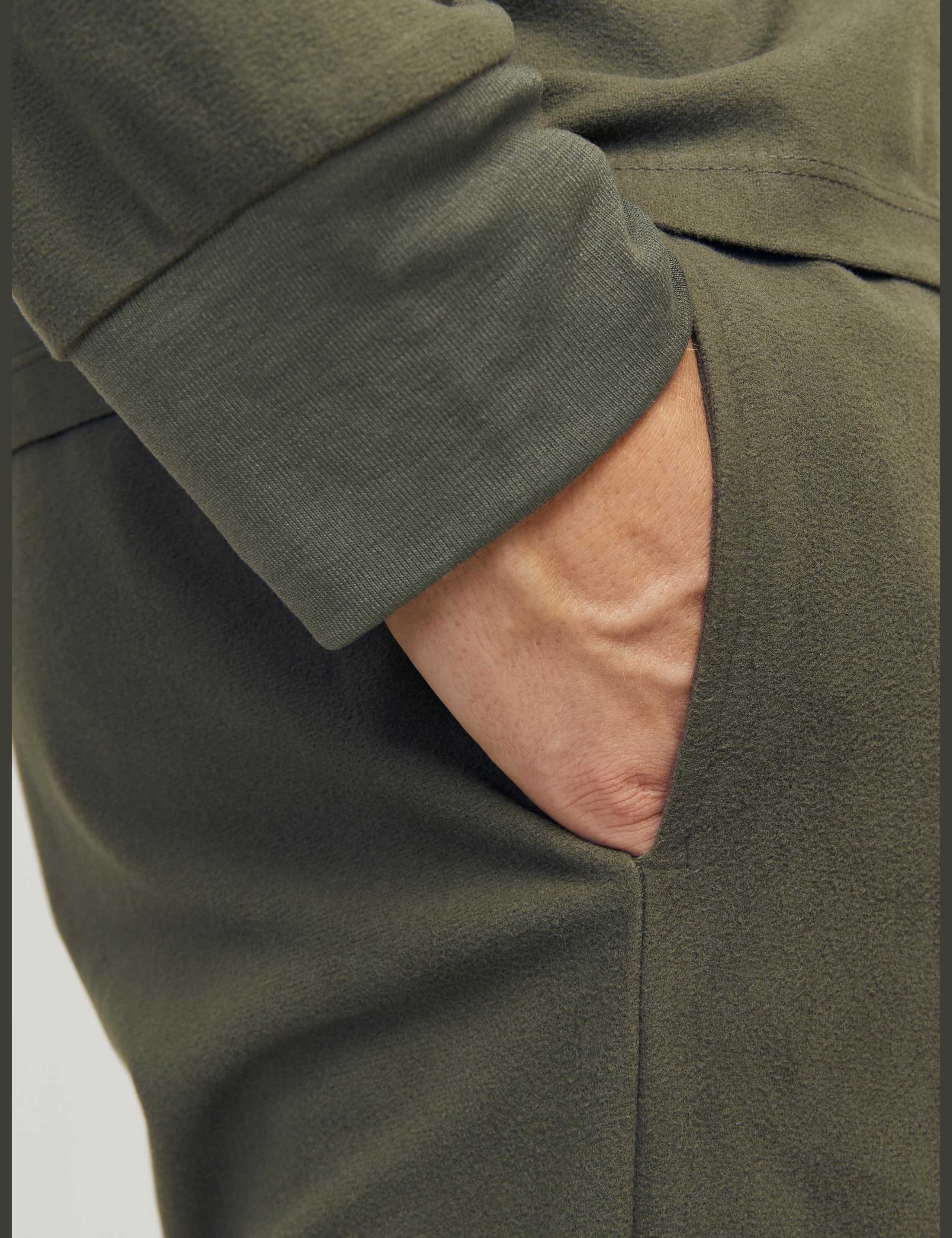 Sweatshirt & Joggers Lounge Set 6 of 7