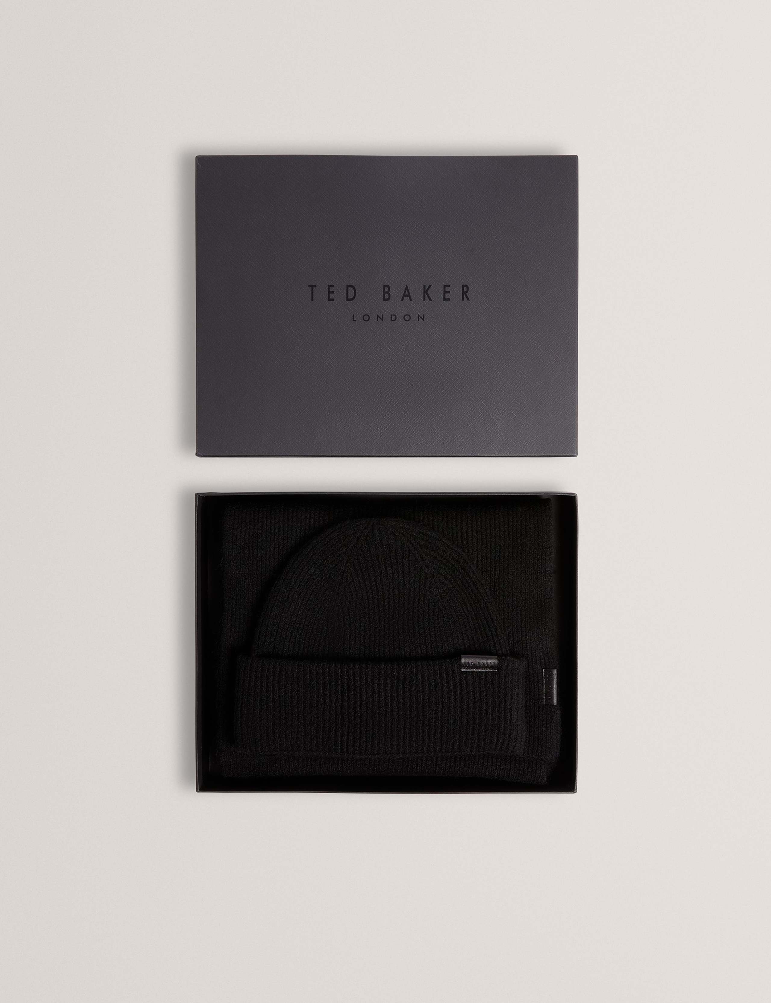 Ribbed Hat & Scarf Set 3 of 3