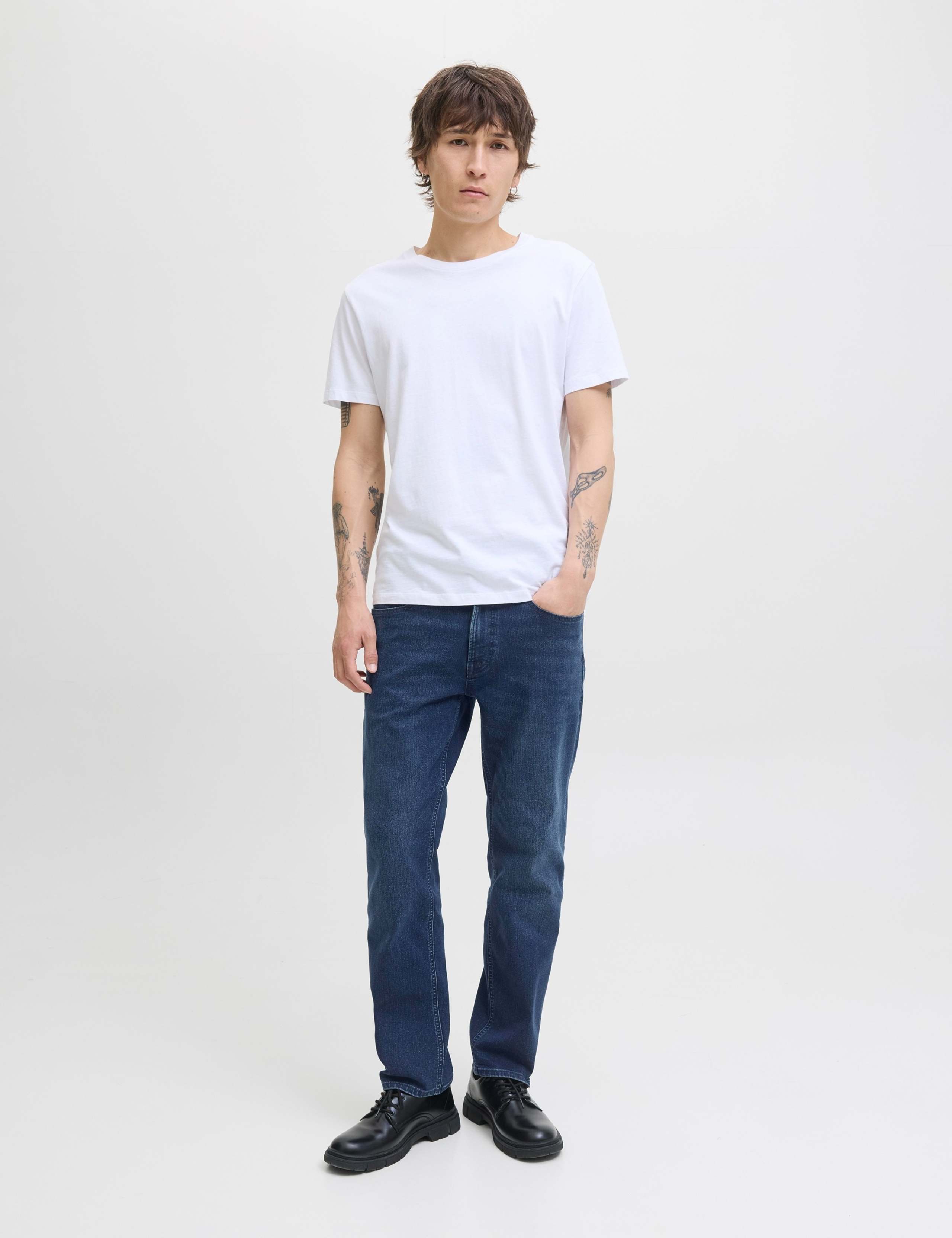 Regular Fit 5 Pocket Stretch Jeans 2 of 7