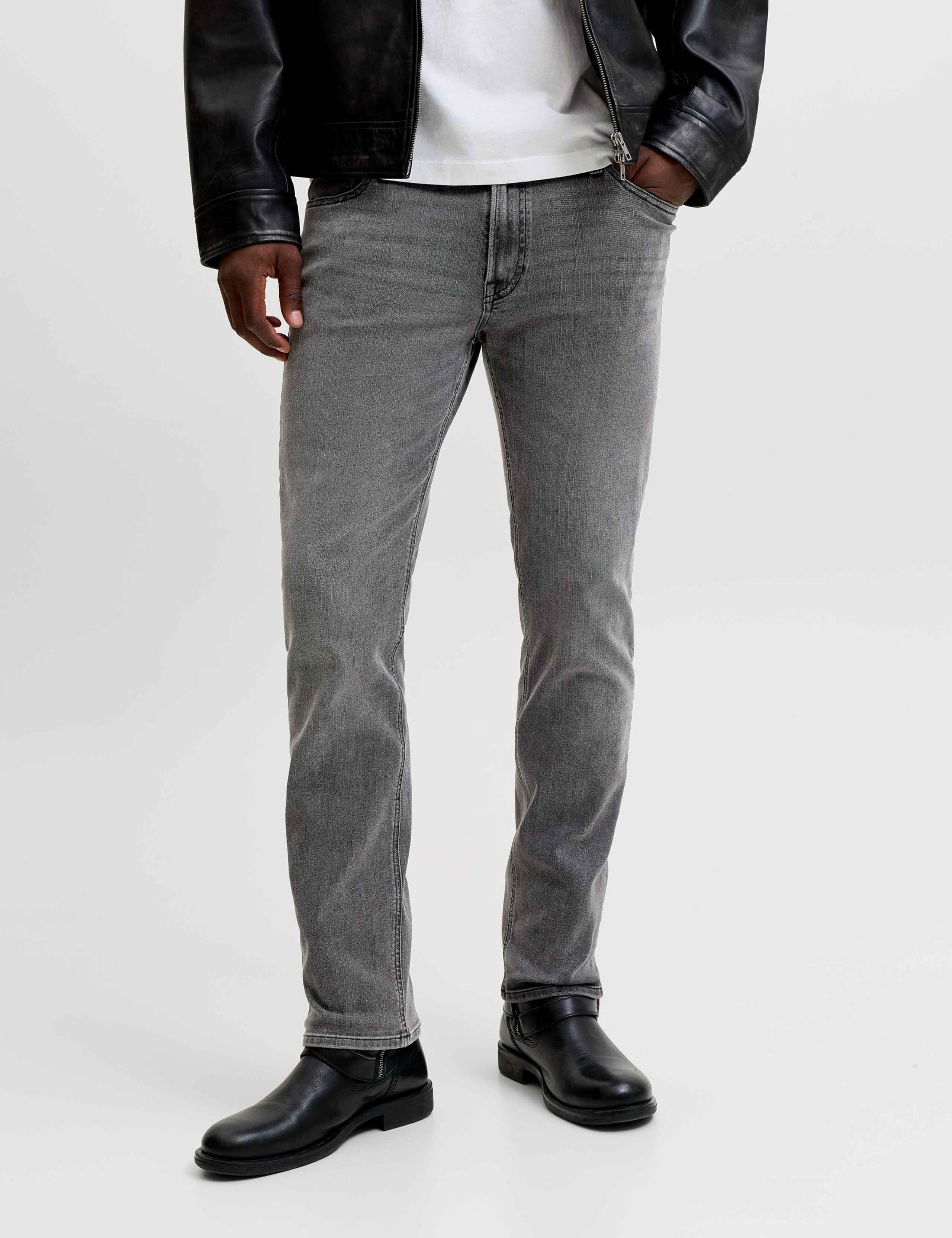 Regular Fit 5 Pocket Stretch Jeans 1 of 7