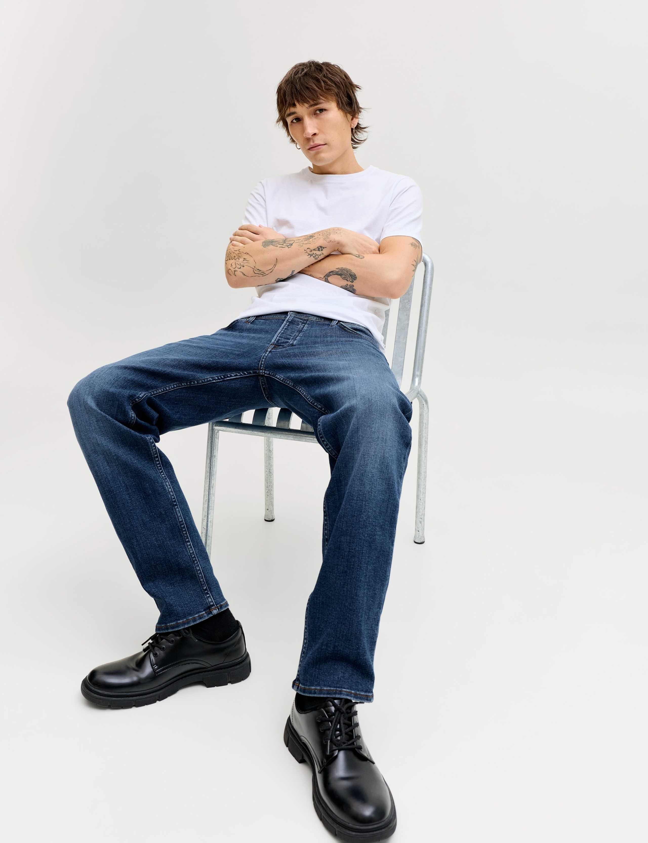 Tapered Fit 5 Pocket Stretch Jeans 2 of 7