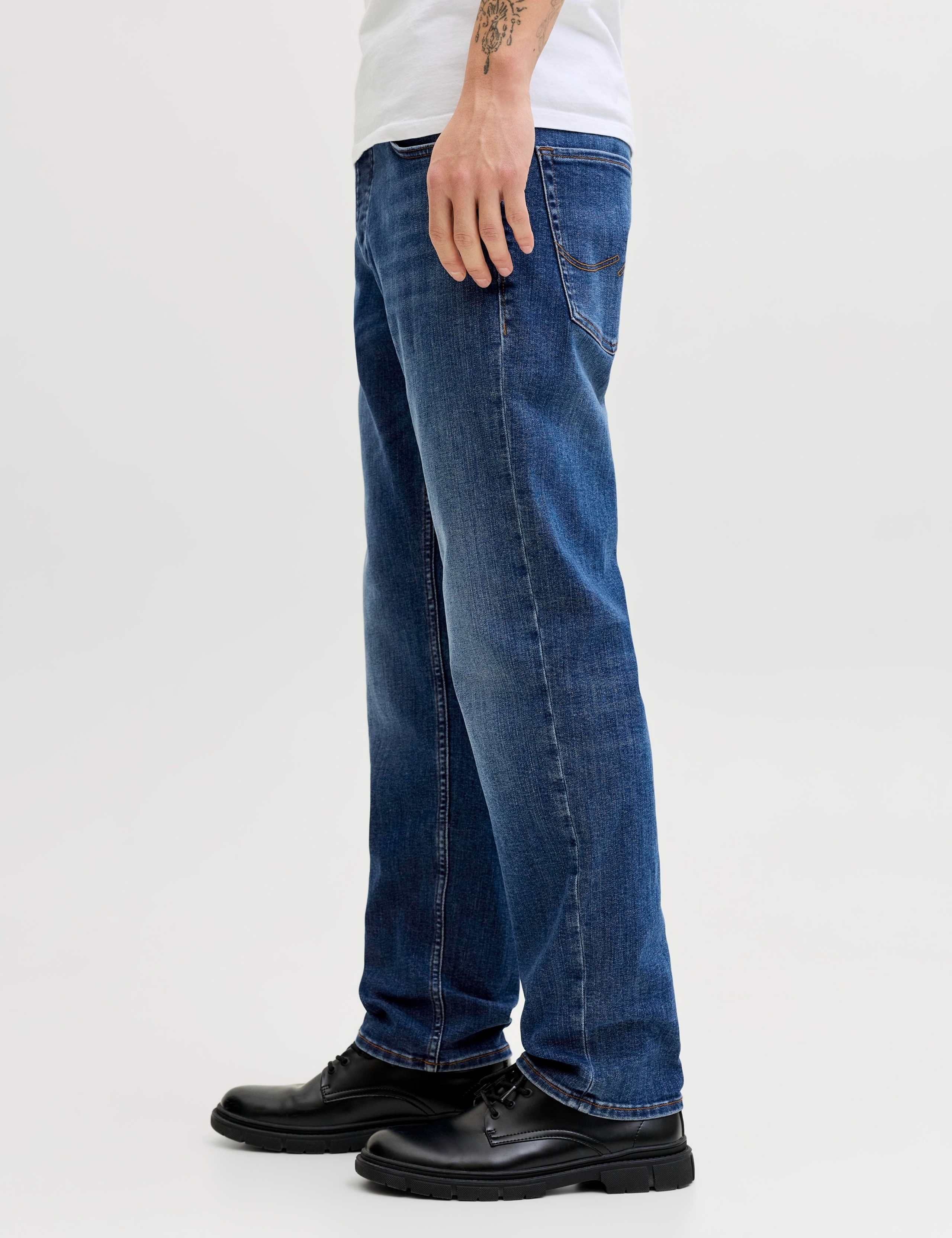 Tapered Fit 5 Pocket Stretch Jeans 4 of 7