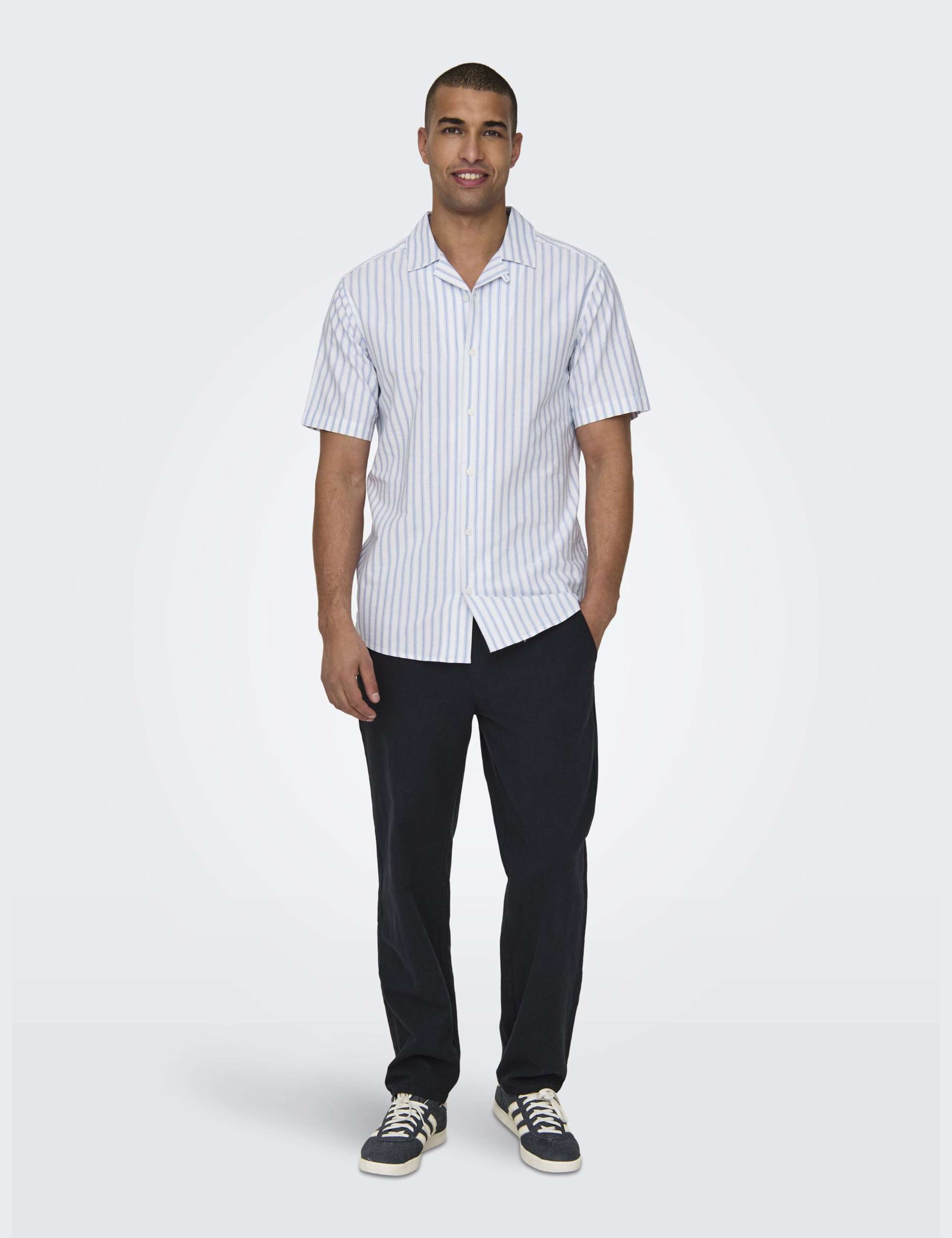 Loose Fit Lightweight Trousers with Linen 2 of 4