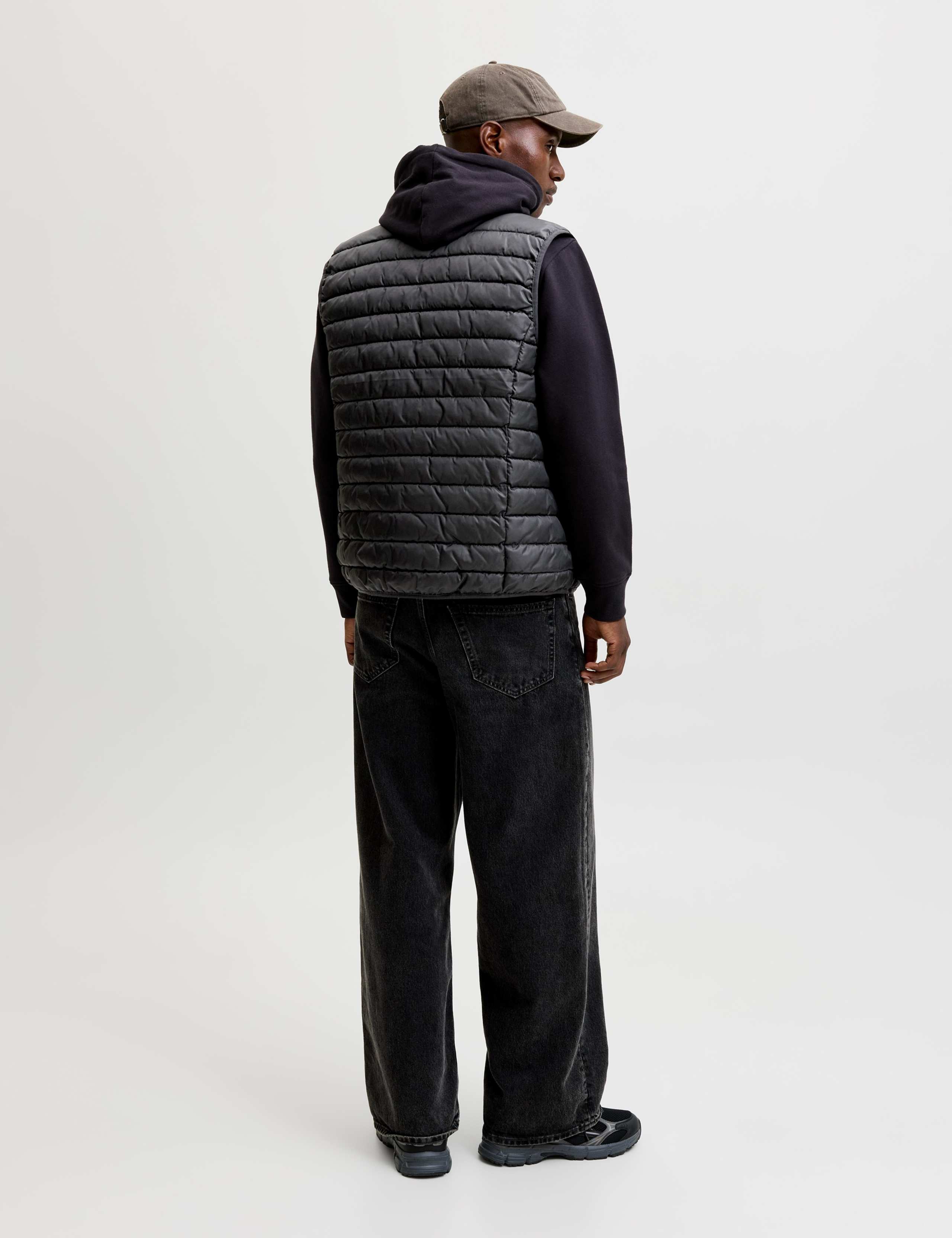 Lightweight Quilted Gilet 3 of 7