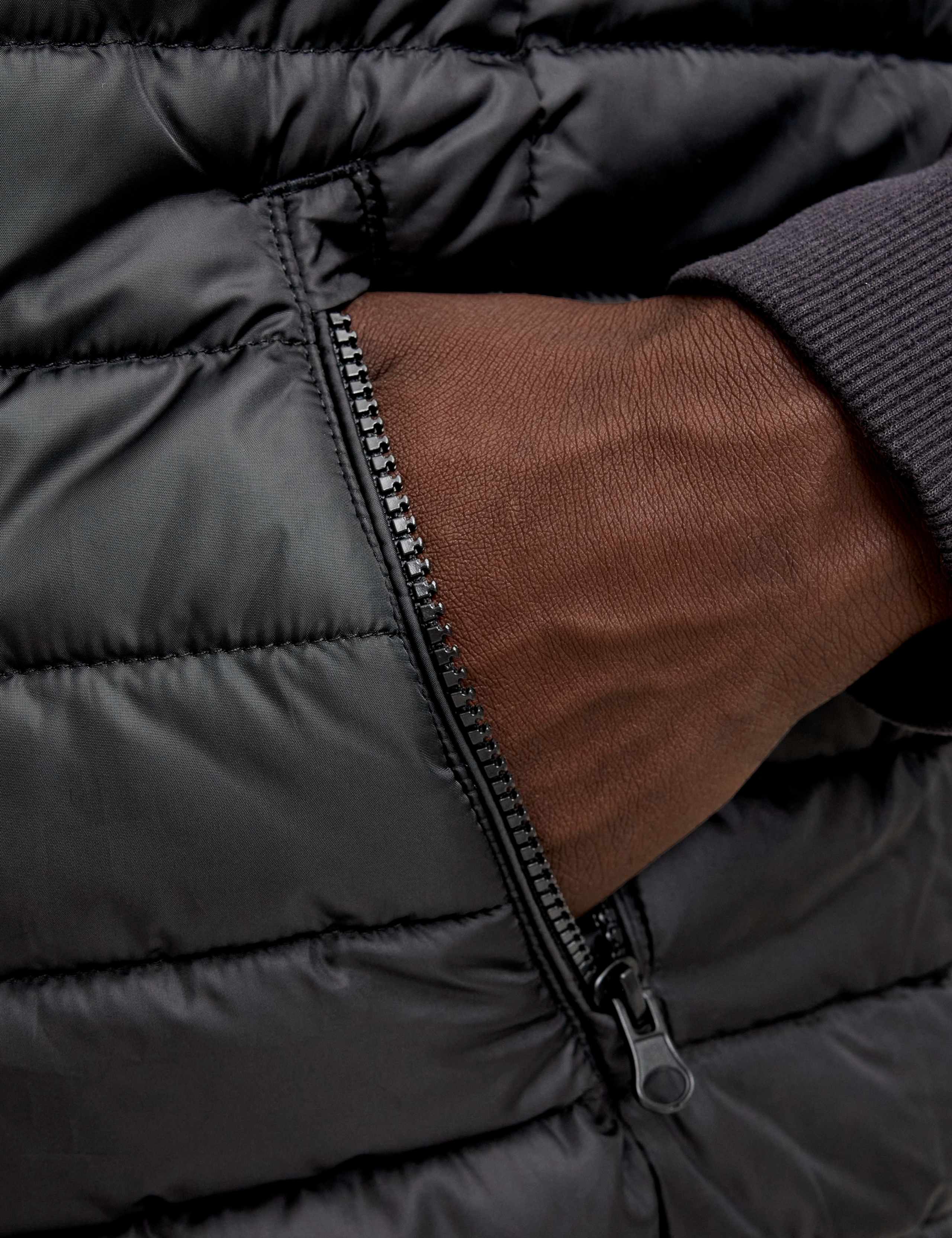 Lightweight Quilted Gilet 6 of 7