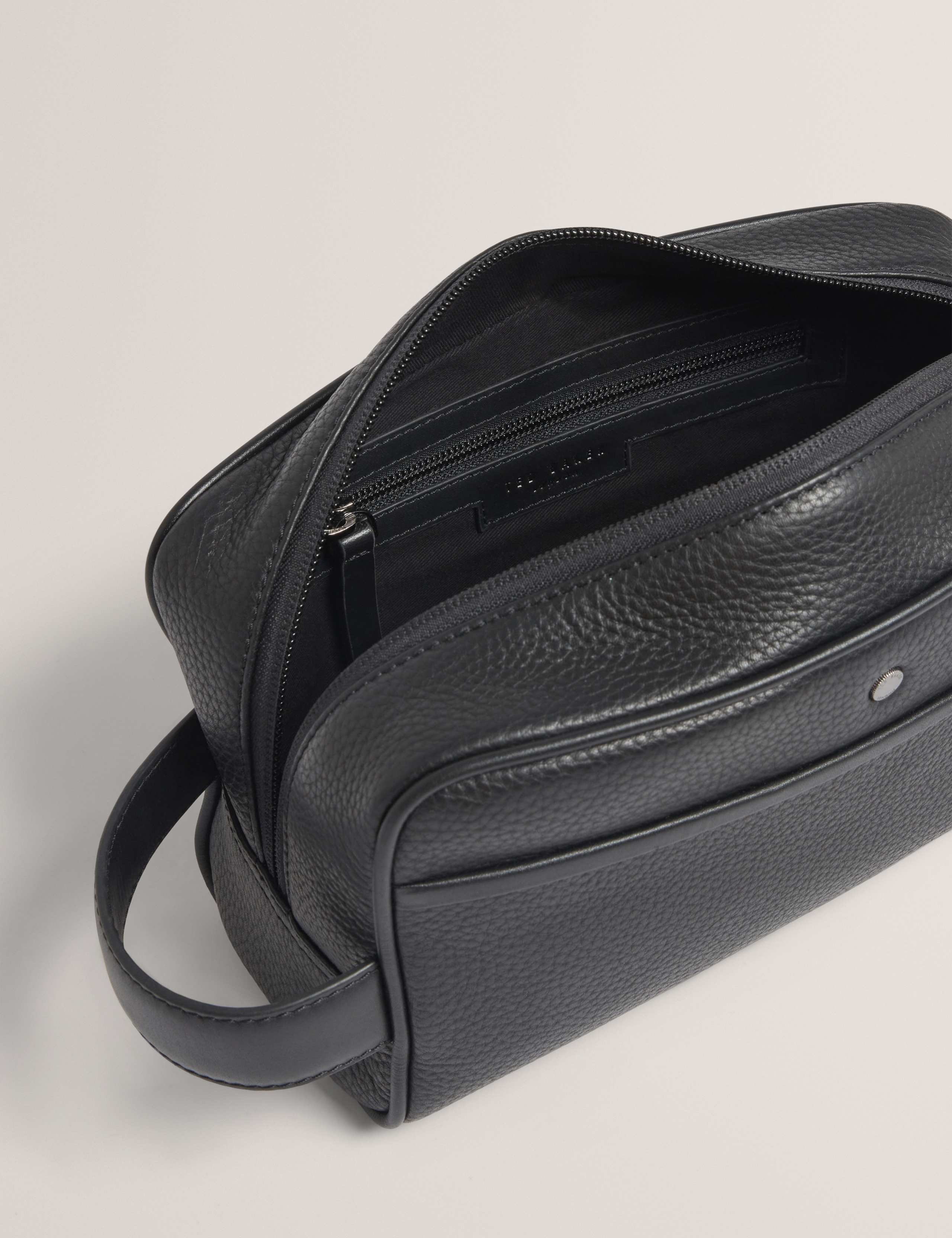 Leather Pebble Grain Washbag 2 of 4