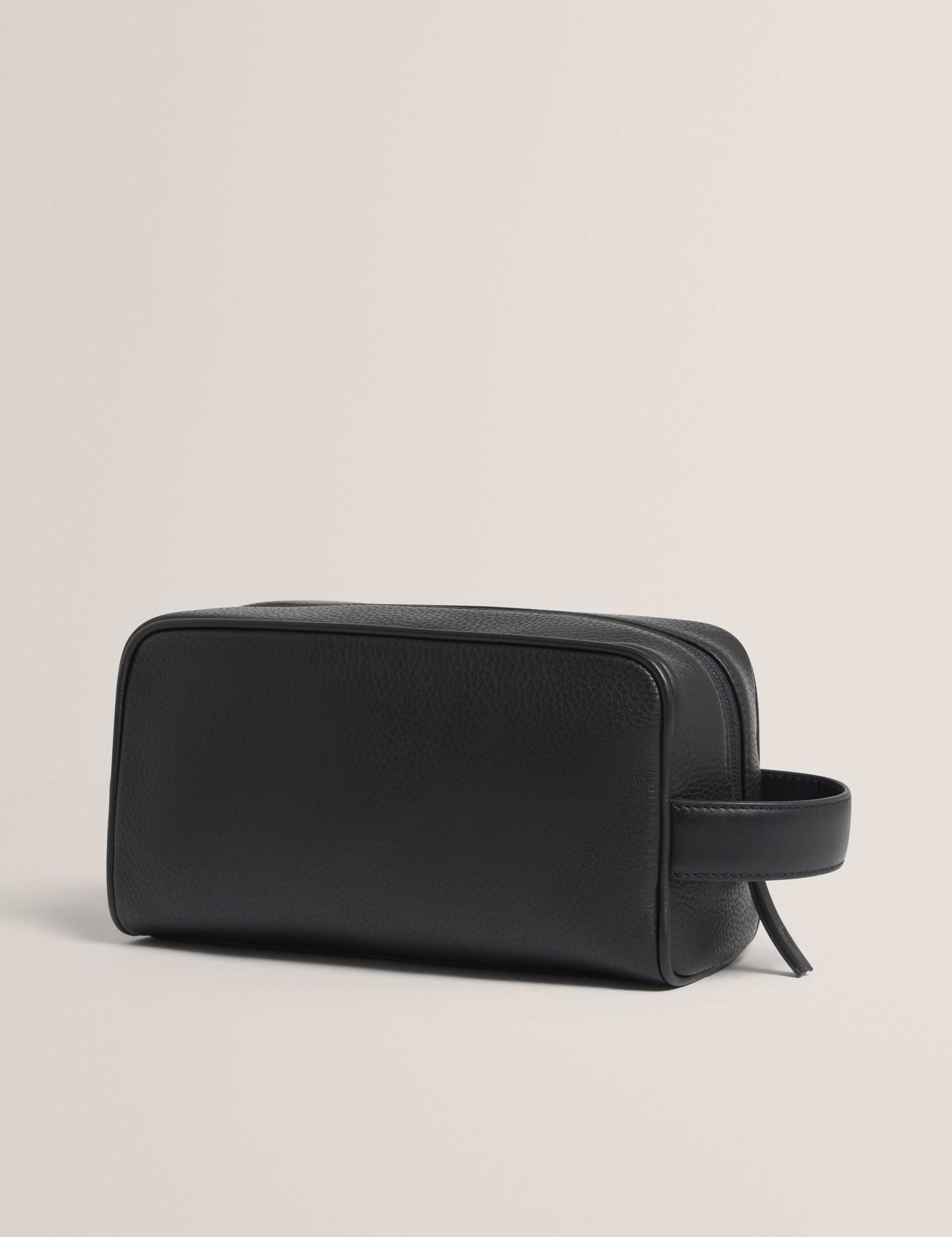 Leather Pebble Grain Washbag 3 of 4