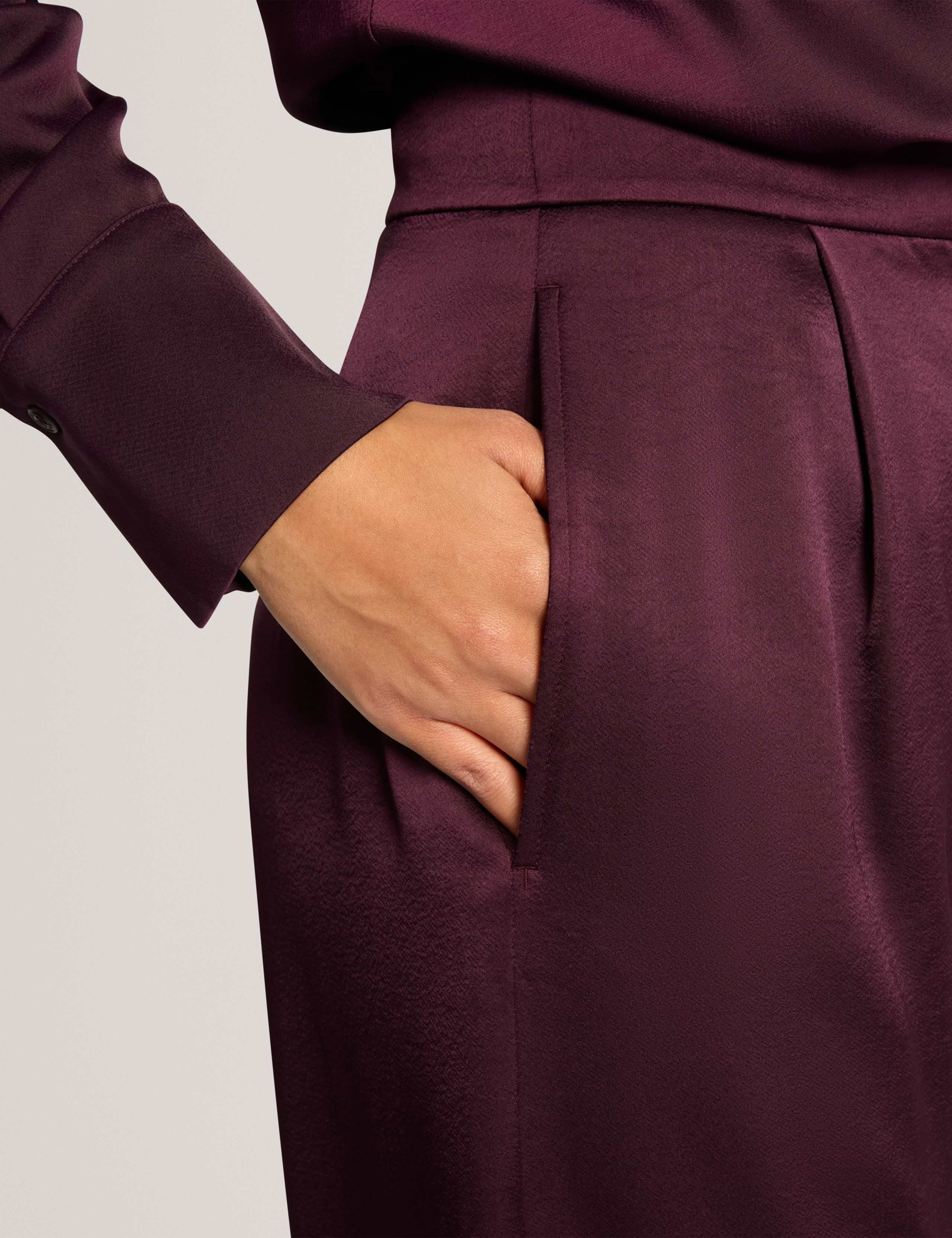 Pleated Barrel Leg Trousers 6 of 7